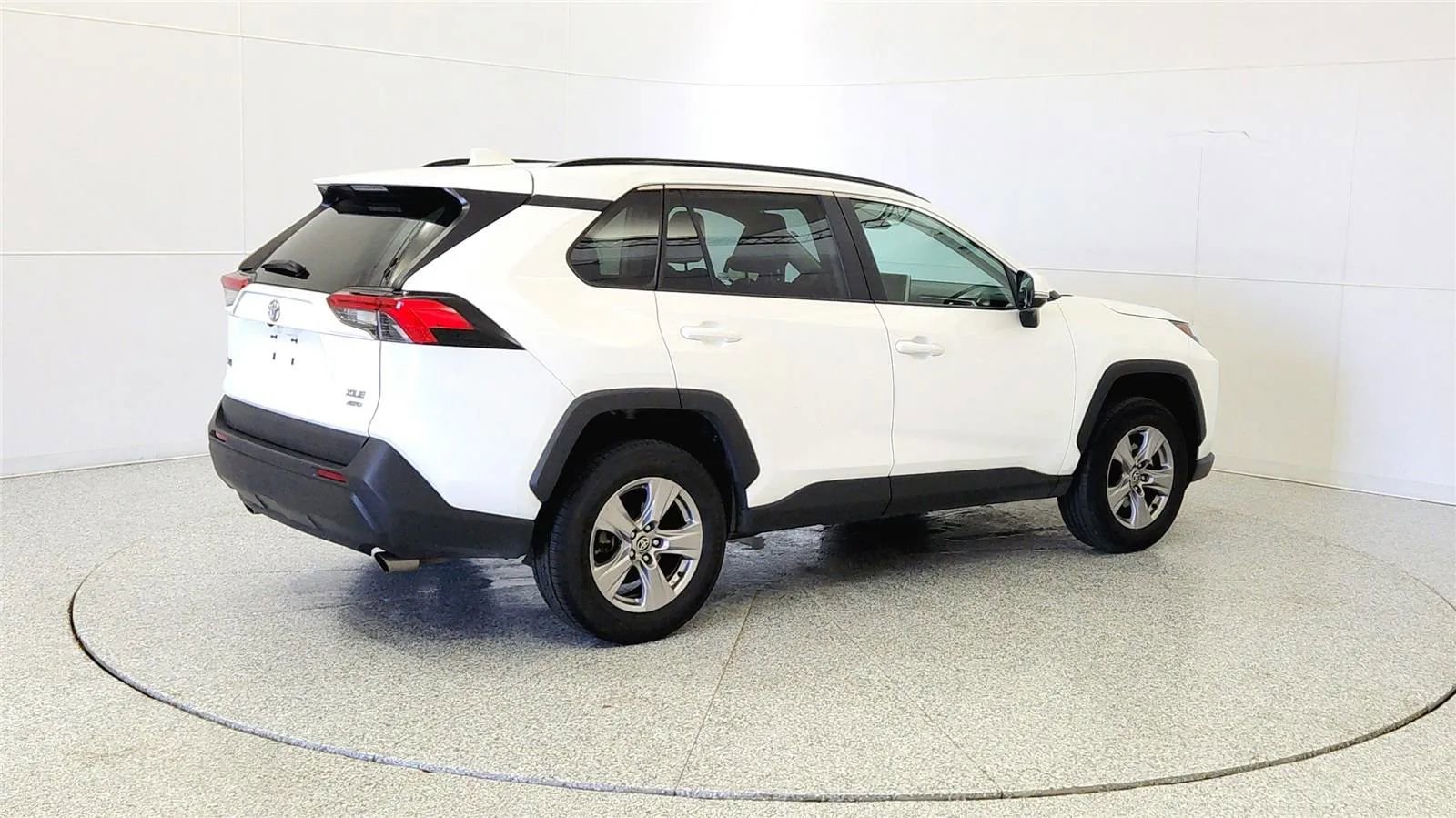 Used 2023 Toyota RAV4 XLE AWD/4WD image 7