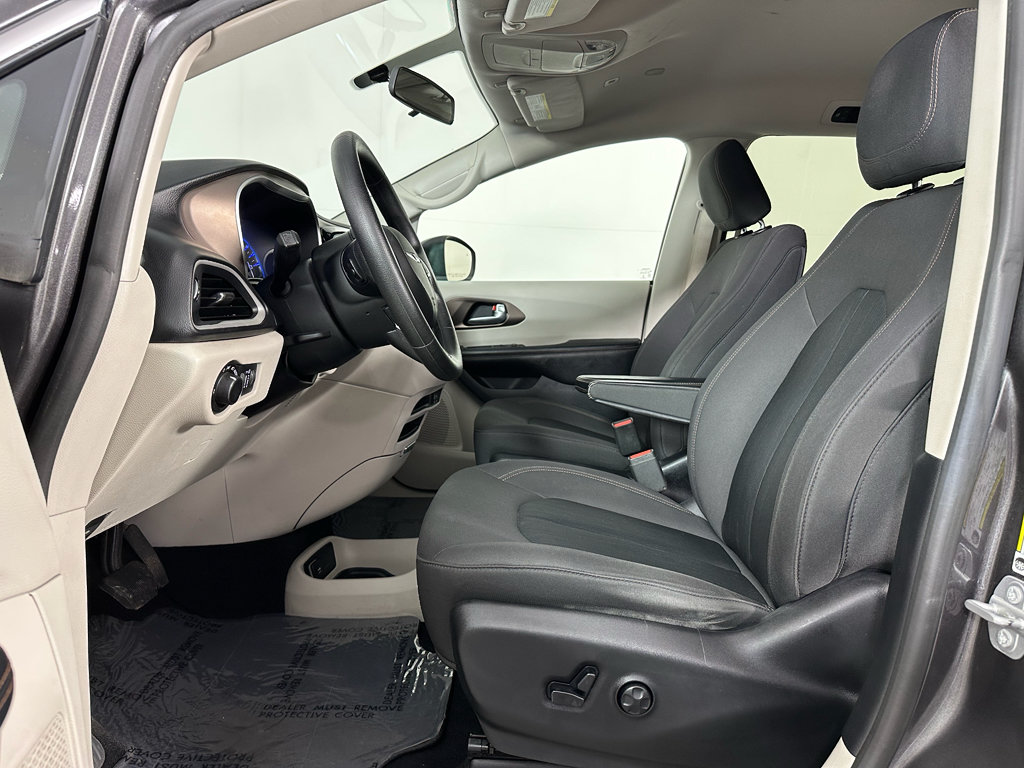 Used 2019 Chrysler Pacifica LX FWD image 30