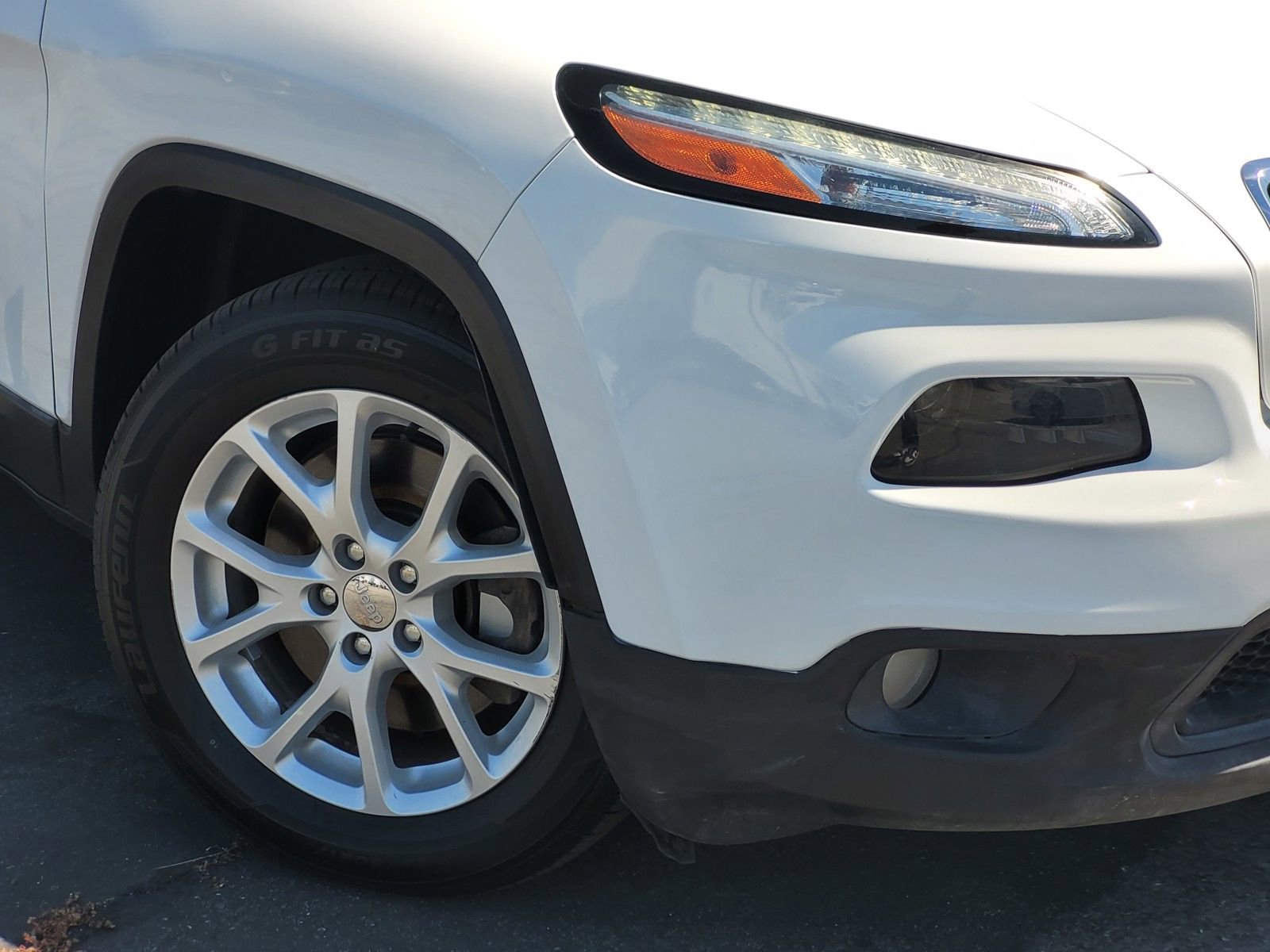 Used 2016 Jeep Cherokee Latitude w/ Safety/Convenience Group FWD image 9