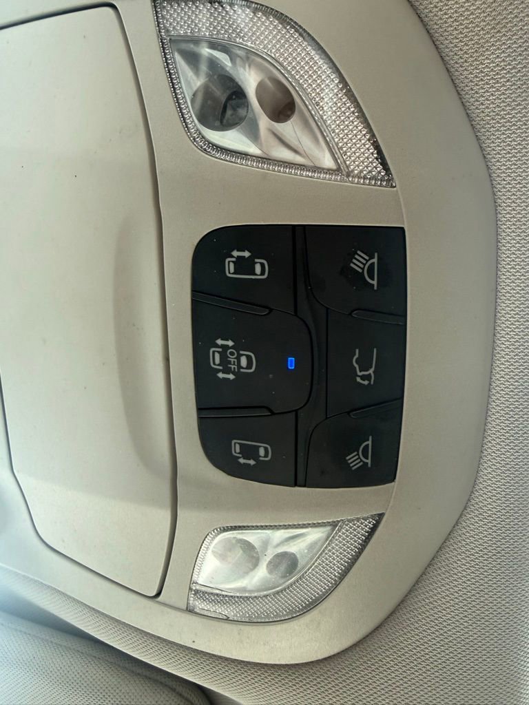 Used 2019 Chrysler Pacifica Limited w/ Advanced Safetytec Group FWD image 14