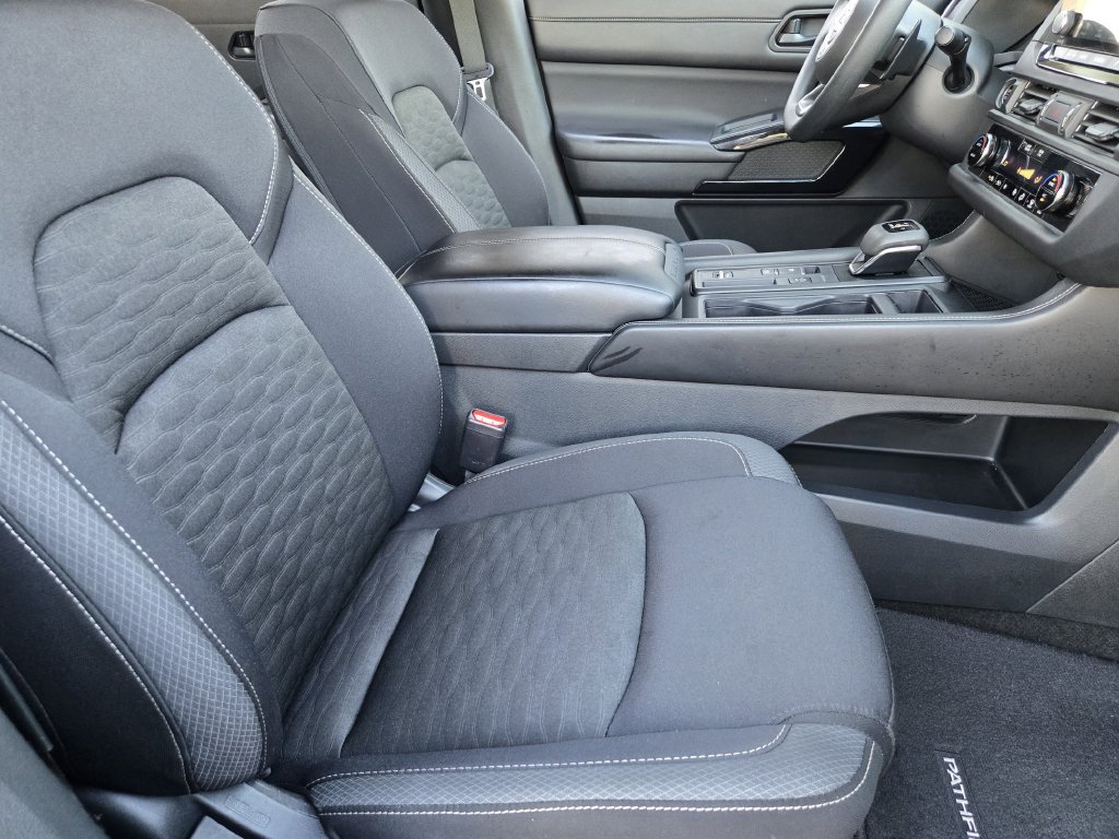 Used 2023 Nissan Pathfinder S FWD image 11