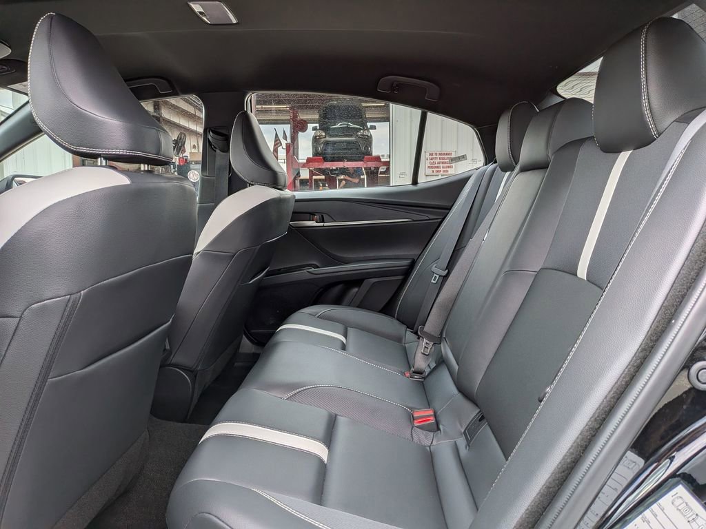Used 2025 Toyota Camry SE image 26