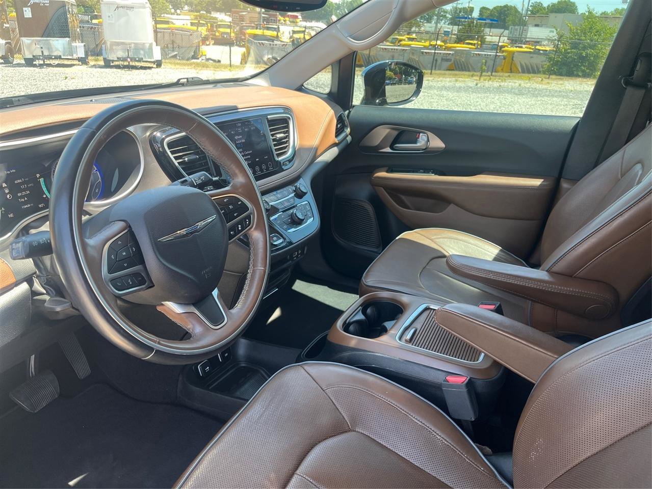 Used 2018 Chrysler Pacifica Limited FWD image 9