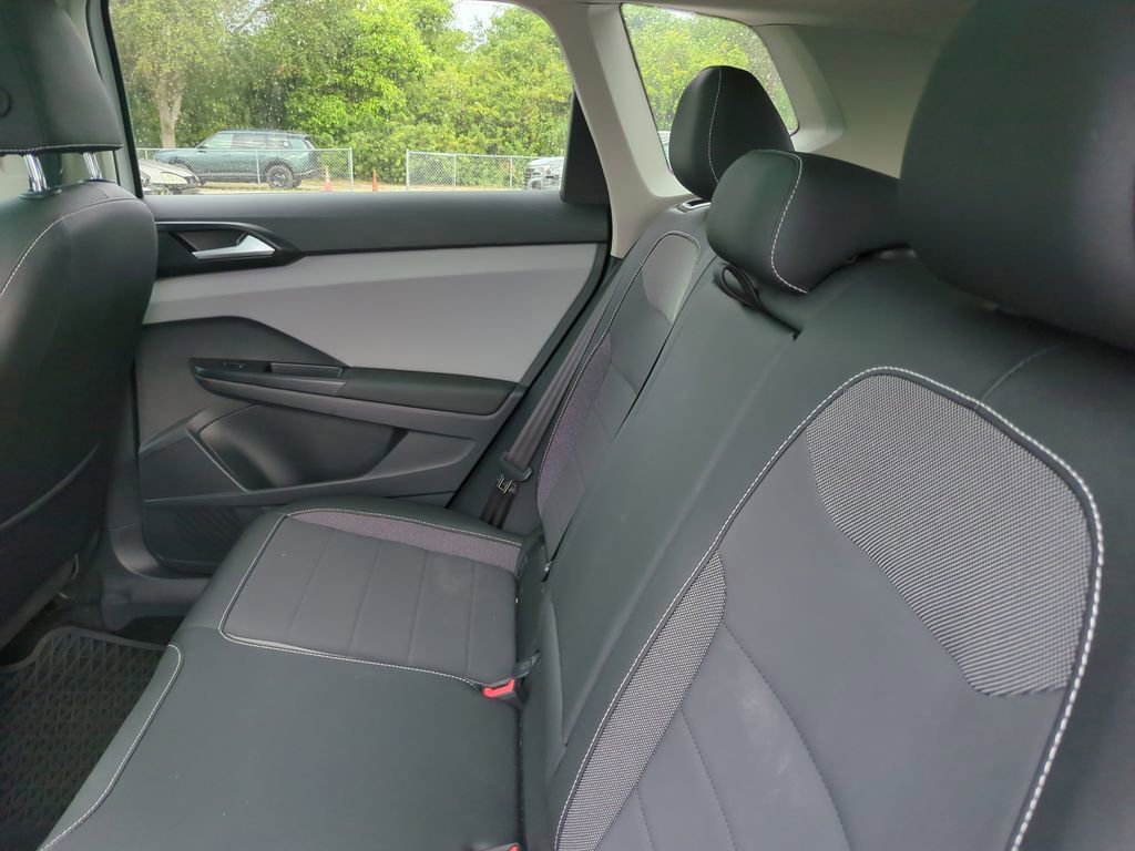 Certified 2023 Volkswagen Taos SE w/ Panoramic Sunroof Package FWD image 7