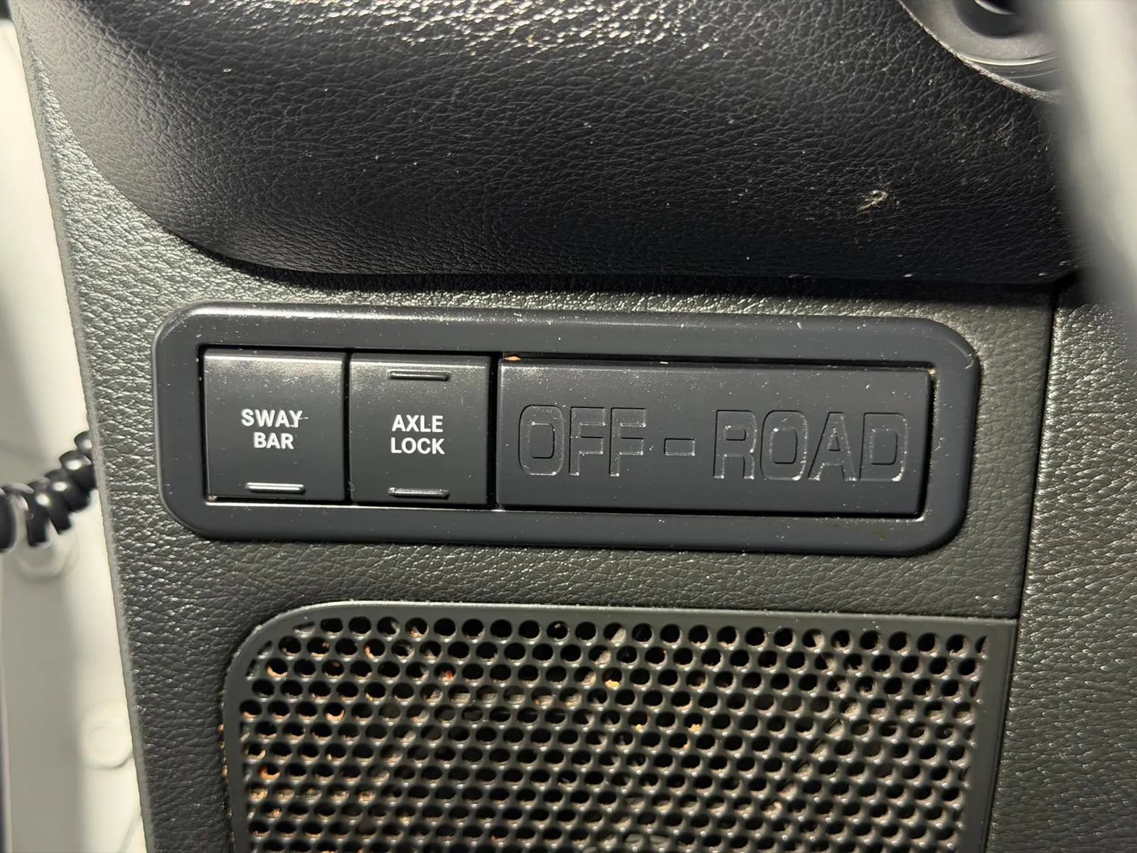 Used 2015 Jeep Wrangler Unlimited Rubicon w/ Connectivity Group AWD/4WD image 29