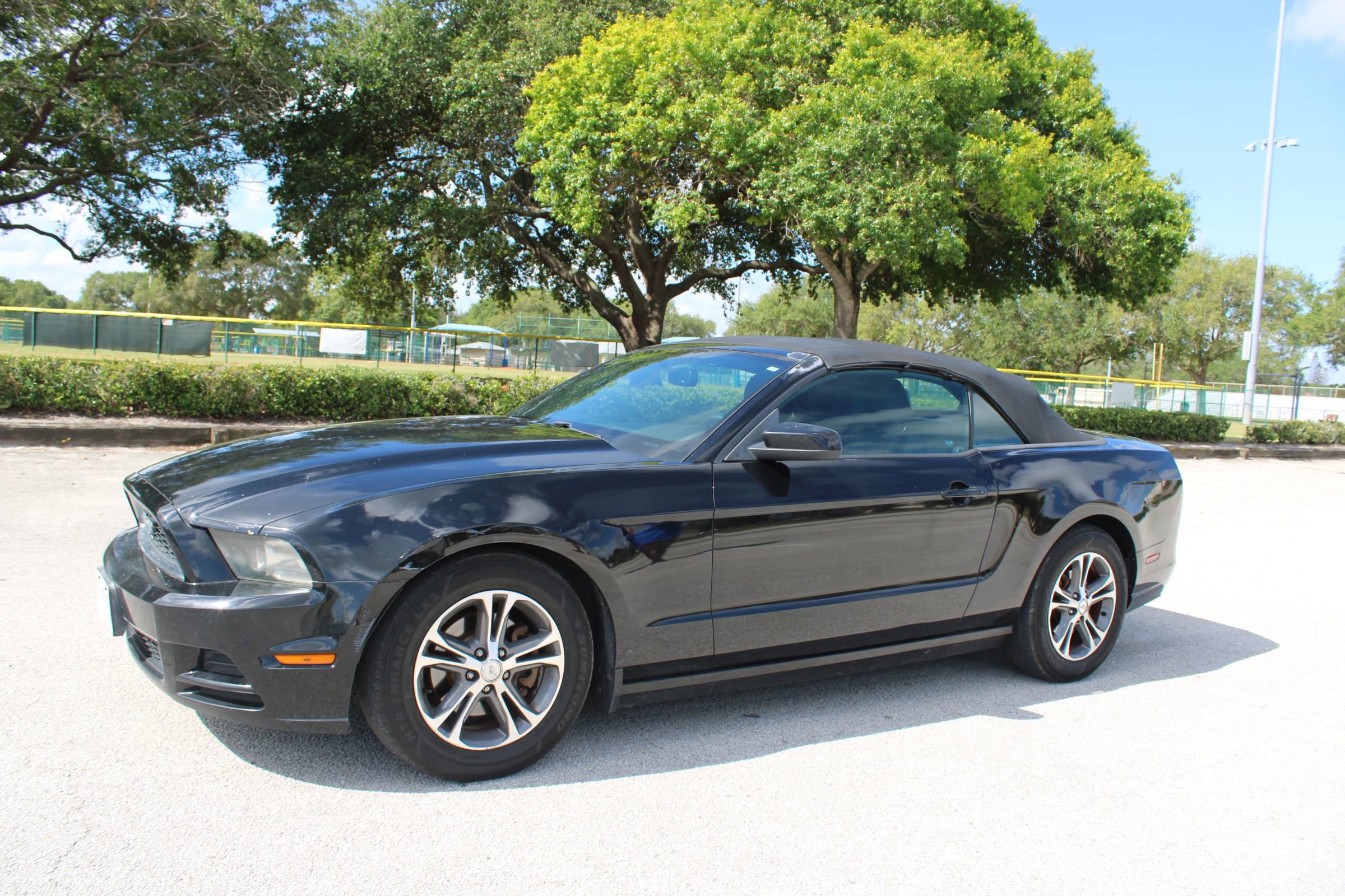 Used 2014 Ford Mustang Premium RWD image 3