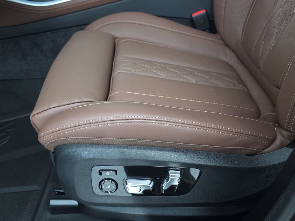 New 2026 BMW X5 xDrive50e w/ Executive Package image 28