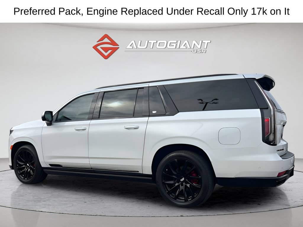 Used 2022 Cadillac Escalade ESV Sport Platinum w/ LPO, ONYX Package AWD/4WD image 3