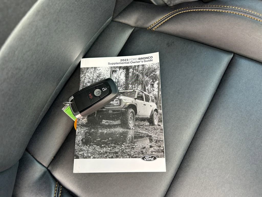 Used 2023 Ford Bronco Badlands image 29