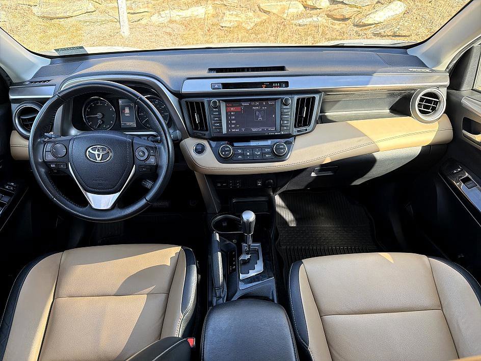 Used 2018 Toyota RAV4 Limited image 19