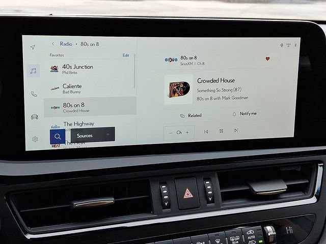 Used 2025 Lexus ES 300h w/ Premium Package image 23