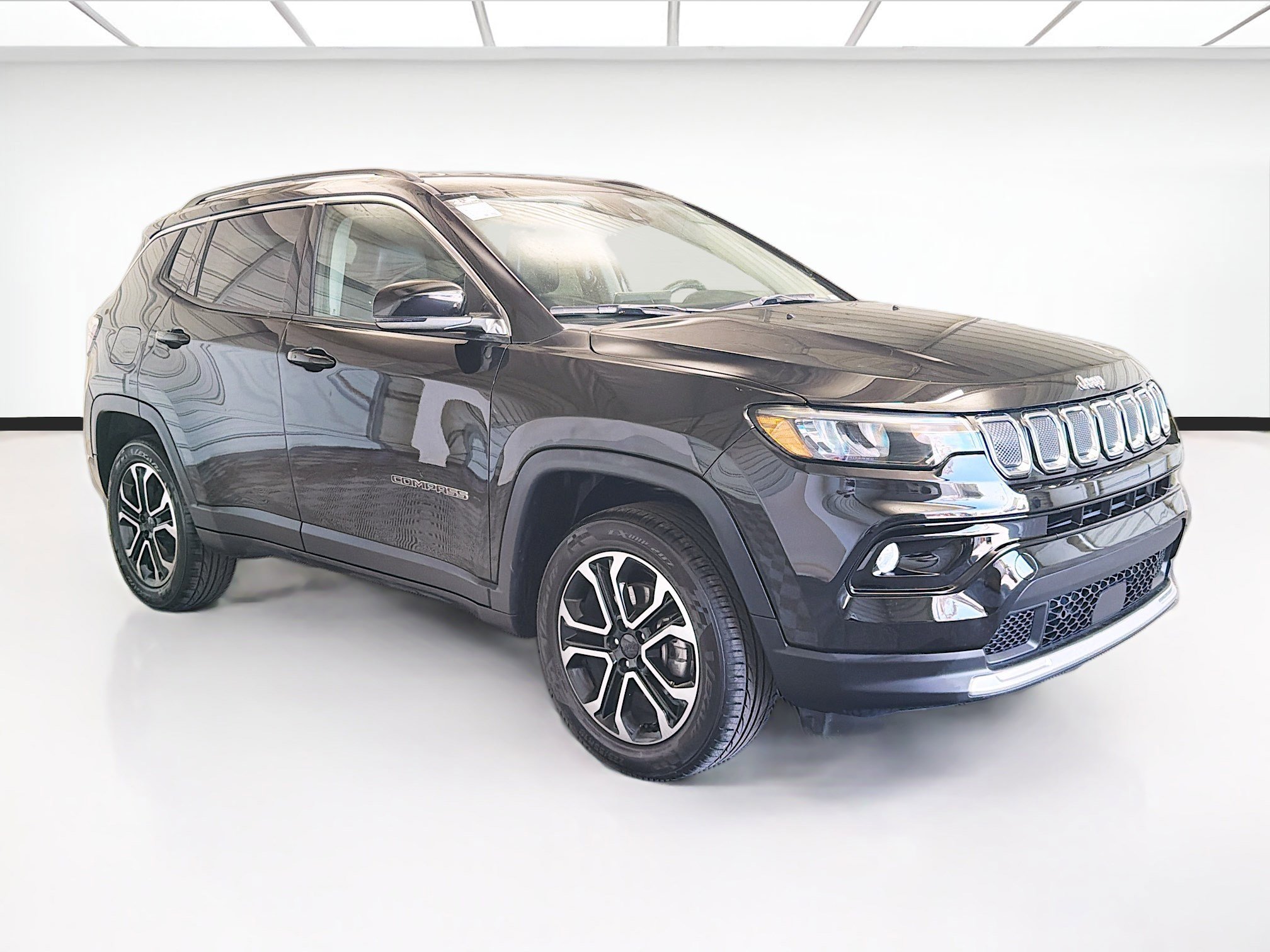 Used 2022 Jeep Compass Limited image 3