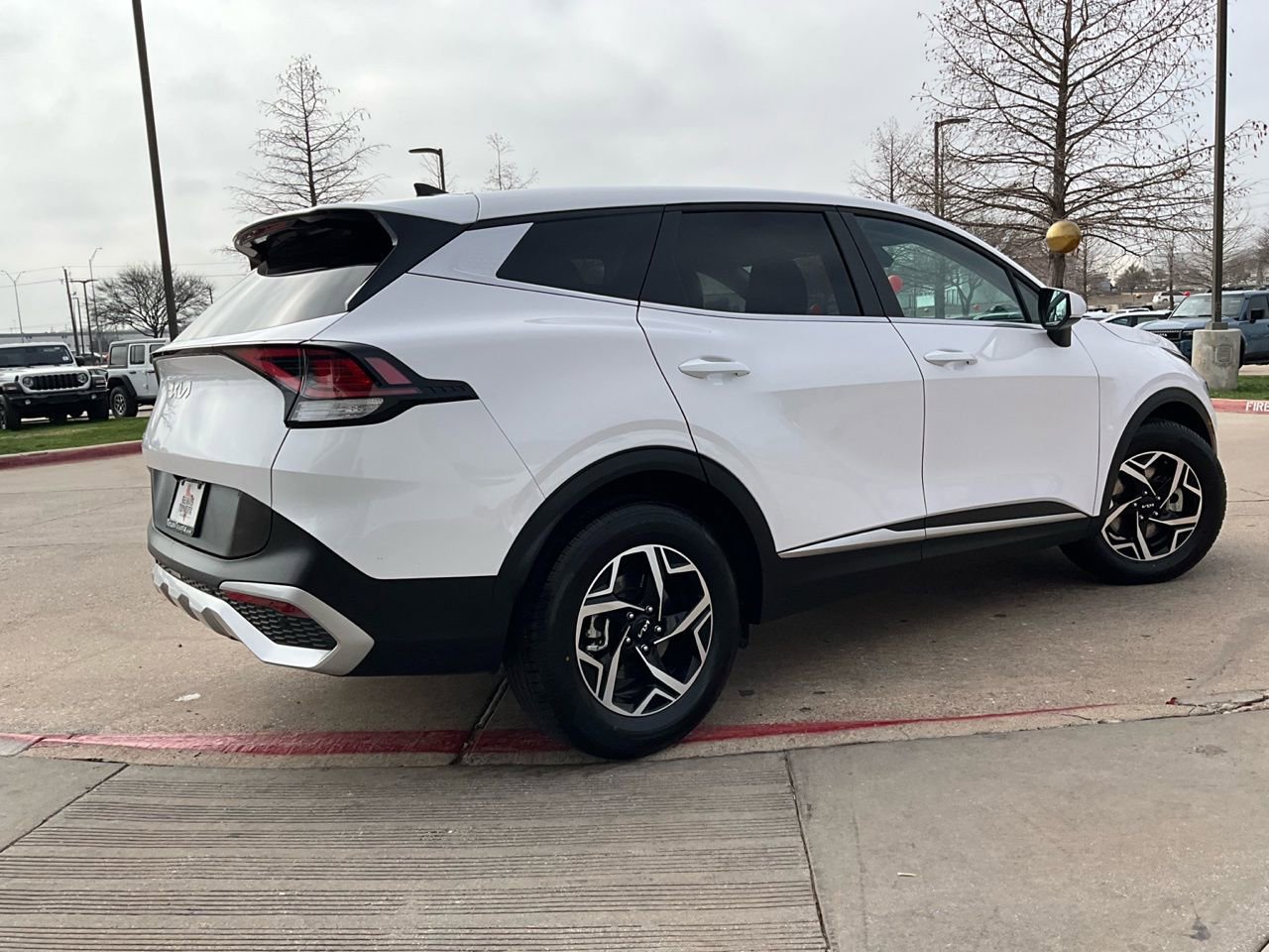 Used 2025 Kia Sportage LX image 6