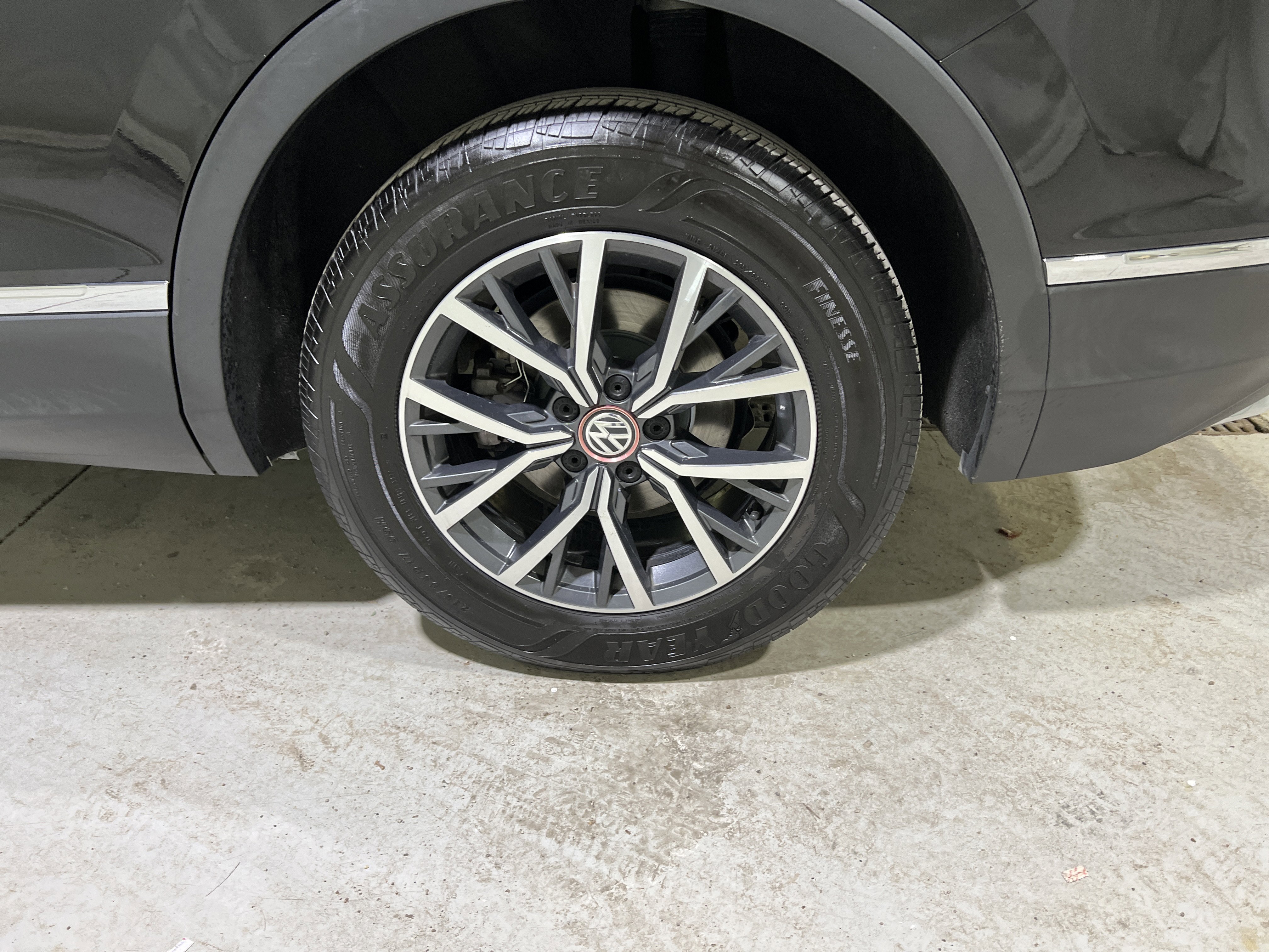 Used 2020 Volkswagen Tiguan SE image 13