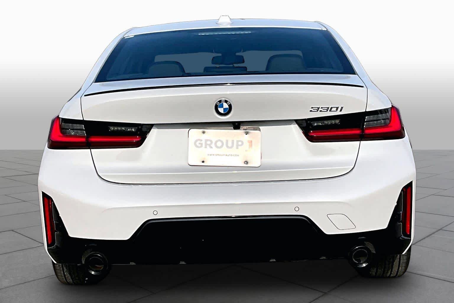 Used 2026 BMW 330i Sedan w/ M Sport Package RWD image 4
