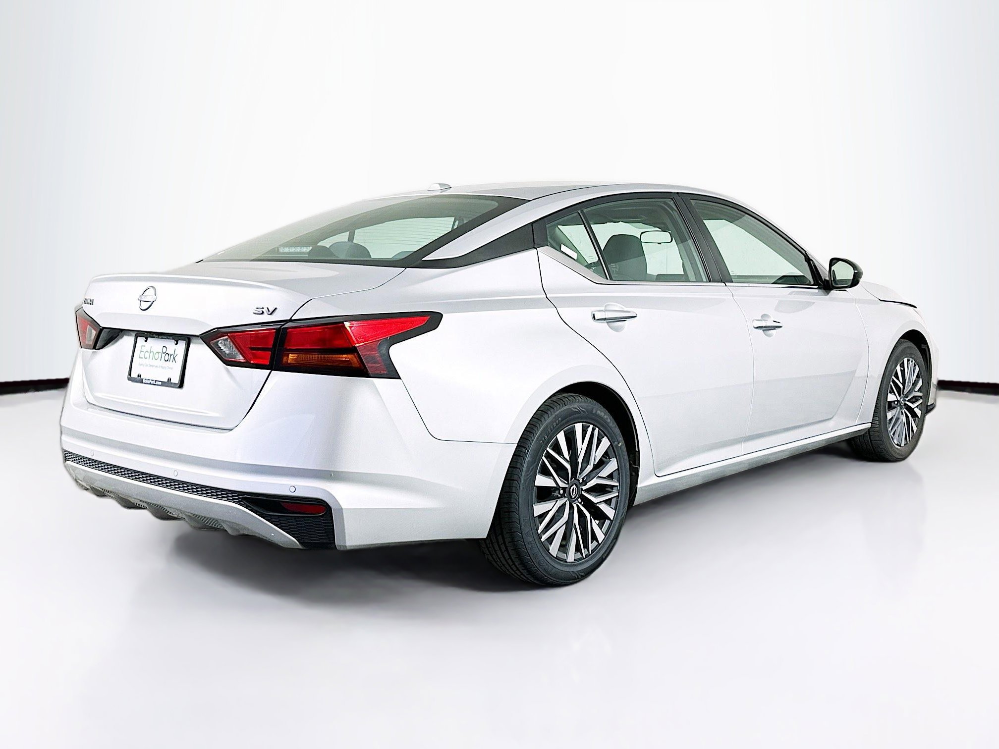 Used 2024 Nissan Altima 2.5 SV image 9