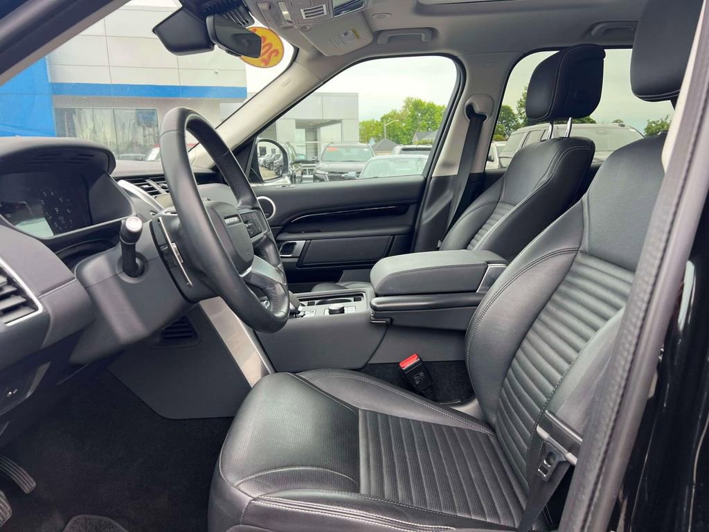 Used 2024 Land Rover Discovery S AWD/4WD image 17