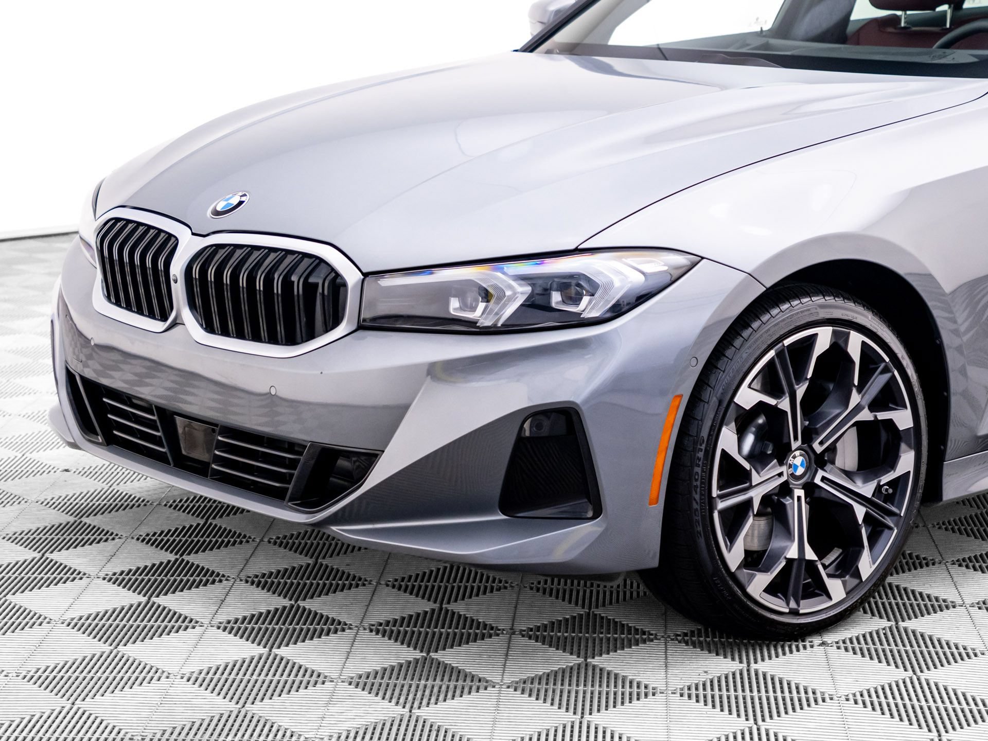 Certified 2025 BMW 330i xDrive Sedan AWD/4WD image 37