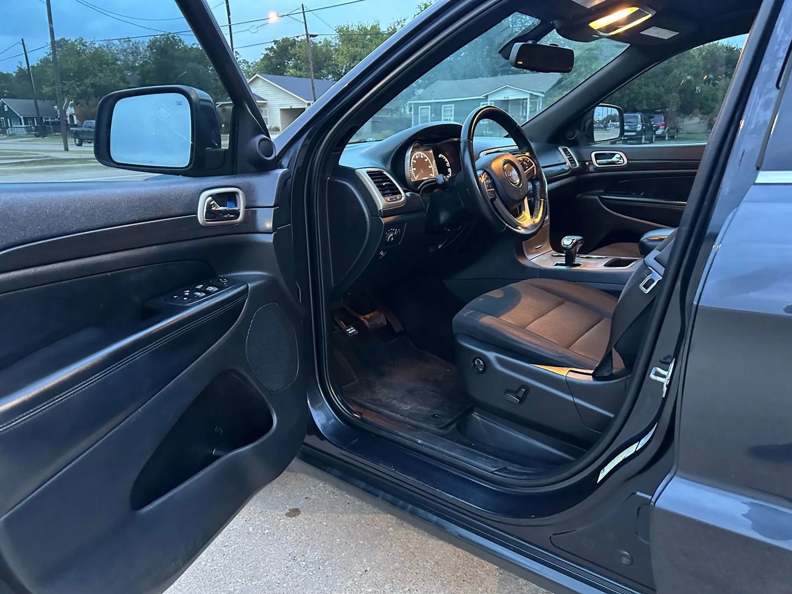 Used 2015 Jeep Grand Cherokee Laredo w/ Quick Order Package 23E image 9
