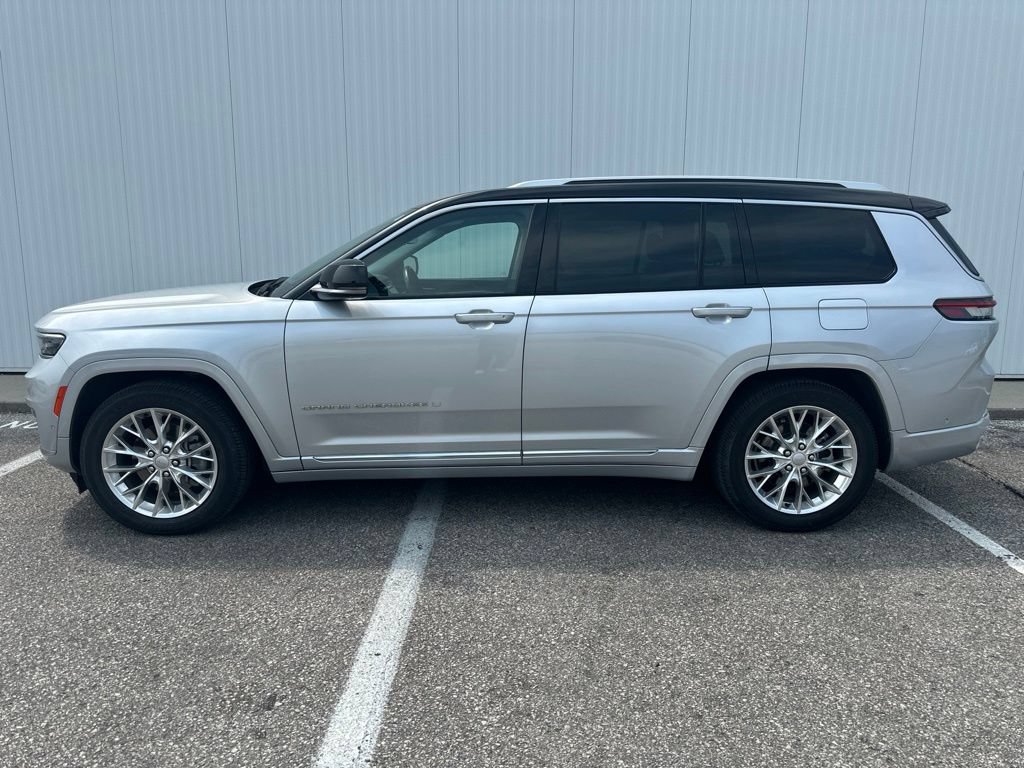 Used 2021 Jeep Grand Cherokee L Summit w/ Advanced Protech Group IV AWD/4WD image 3