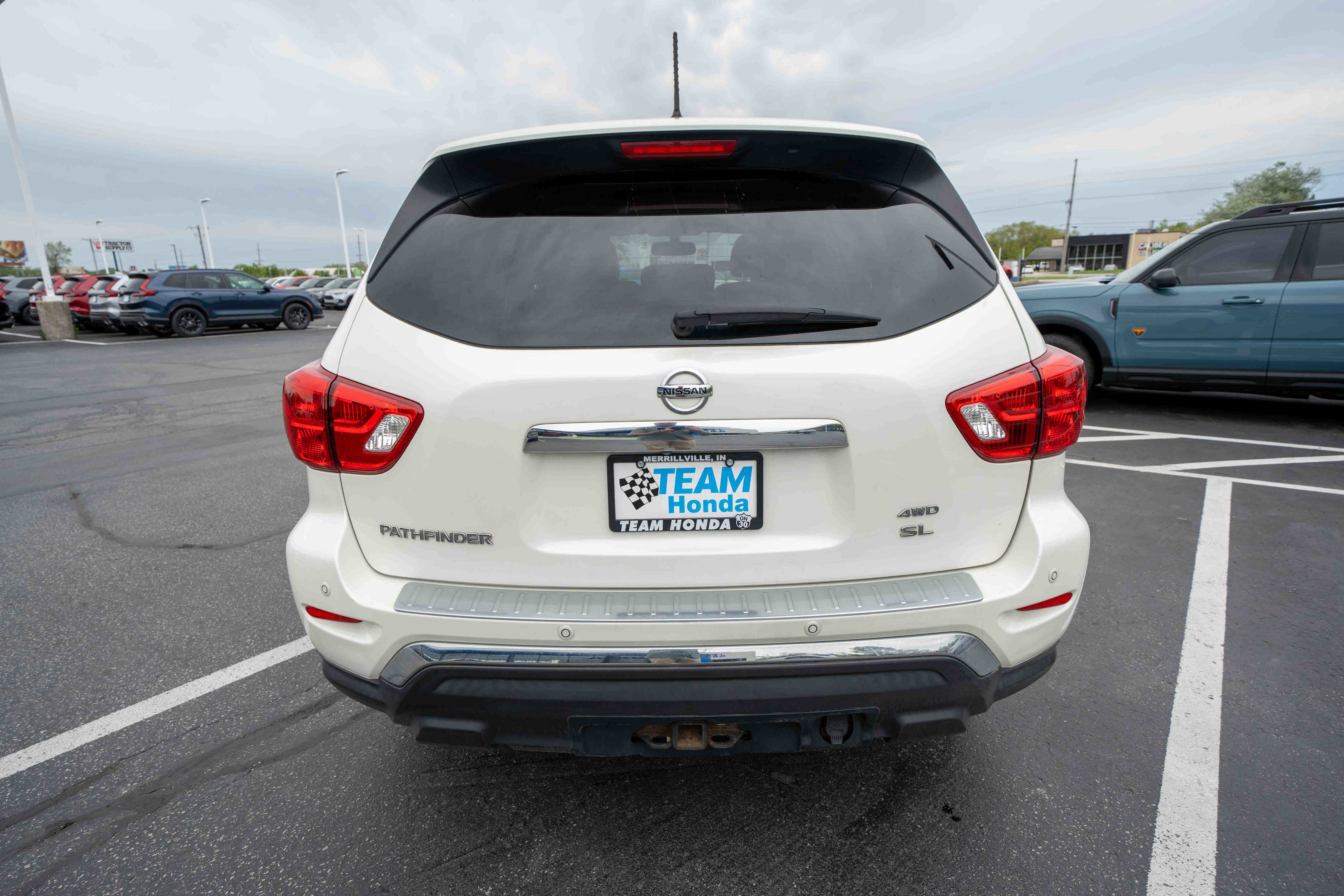 Used 2017 Nissan Pathfinder SL w/ SL Premium Package AWD/4WD image 5