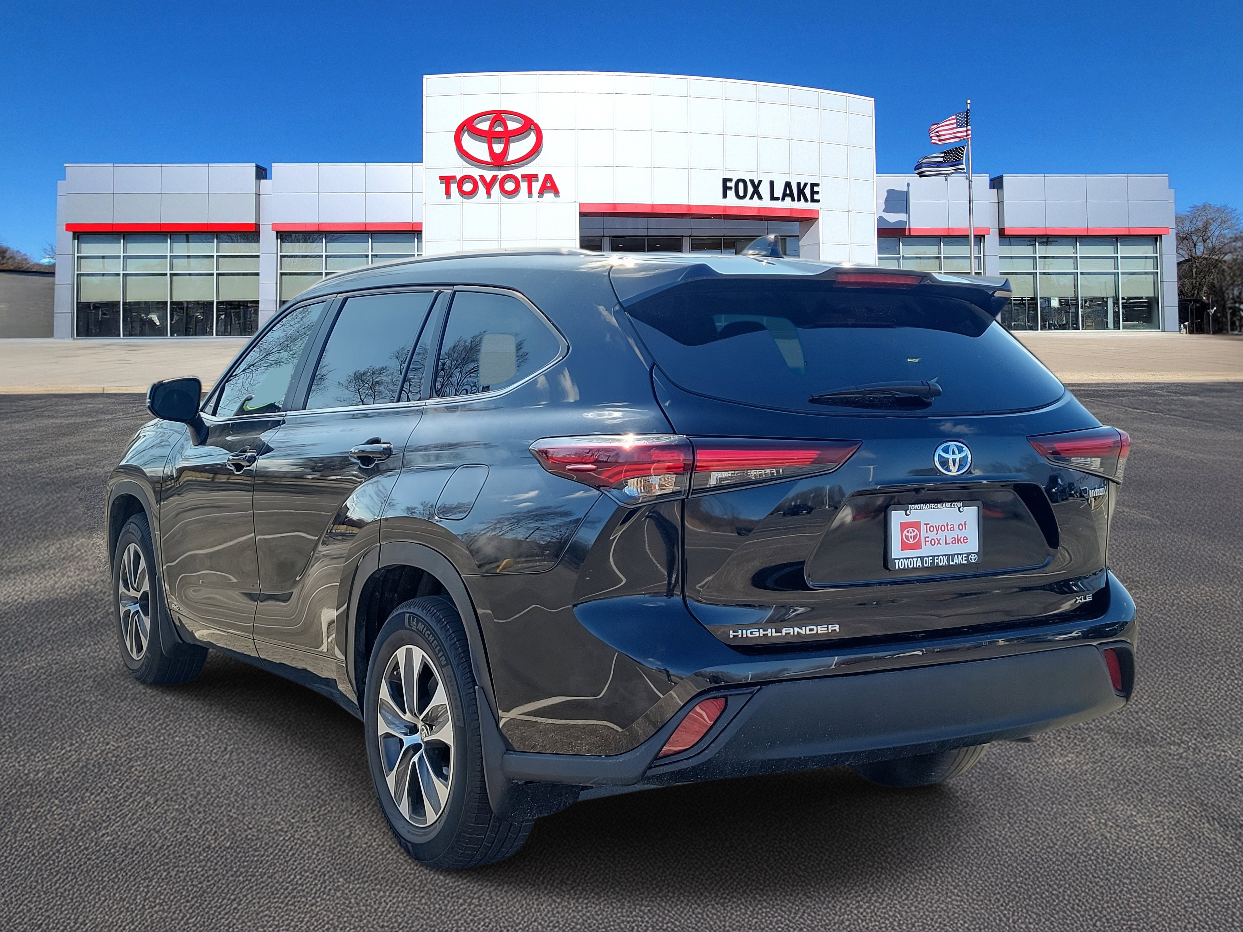 Used 2024 Toyota Highlander XLE image 3