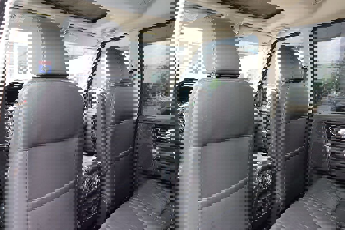 Used 2016 Land Rover LR4 HSE LUX image 34