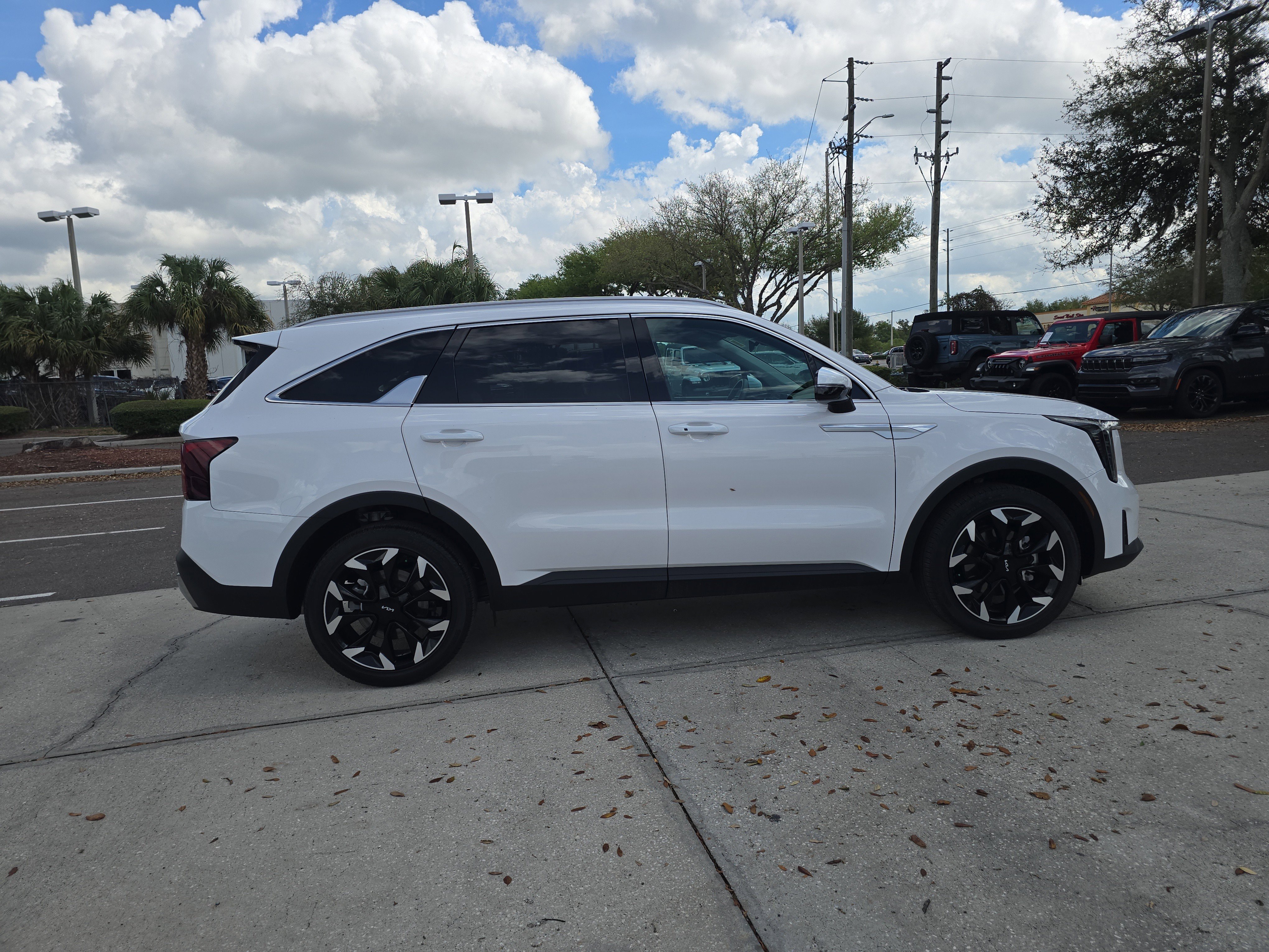 Certified 2025 Kia Sorento EX image 9