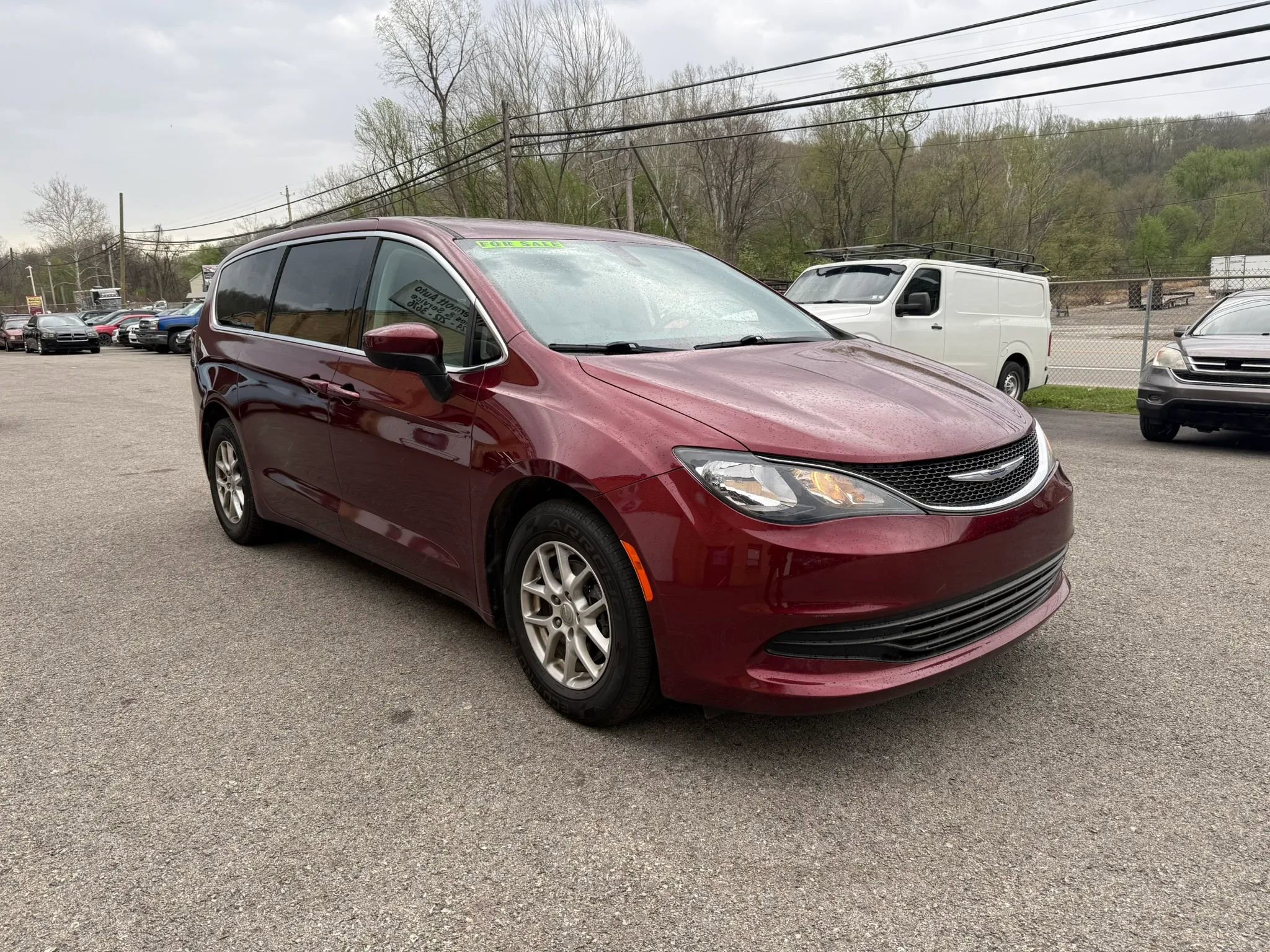 Used 2017 Chrysler Pacifica Touring image 3