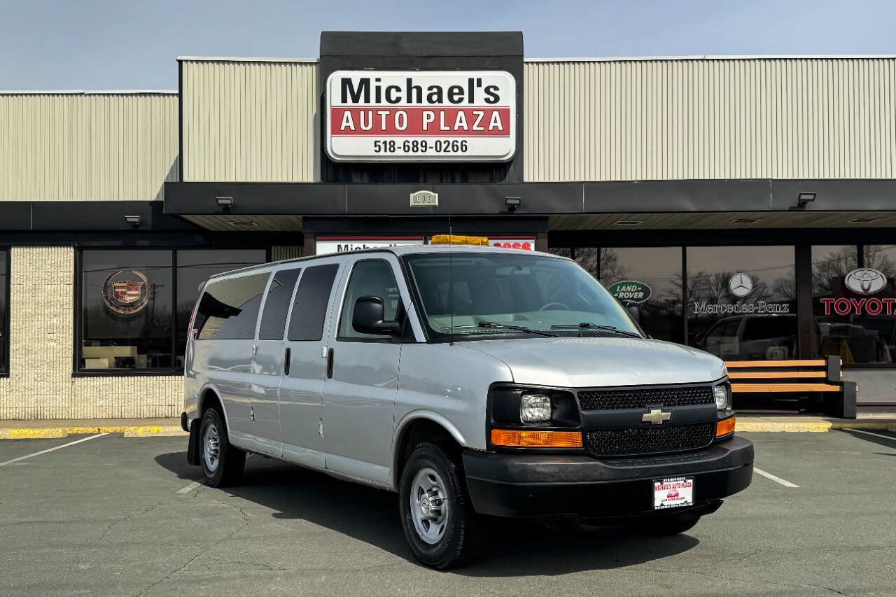 Used 2016 Chevrolet Express 3500 LS image 2