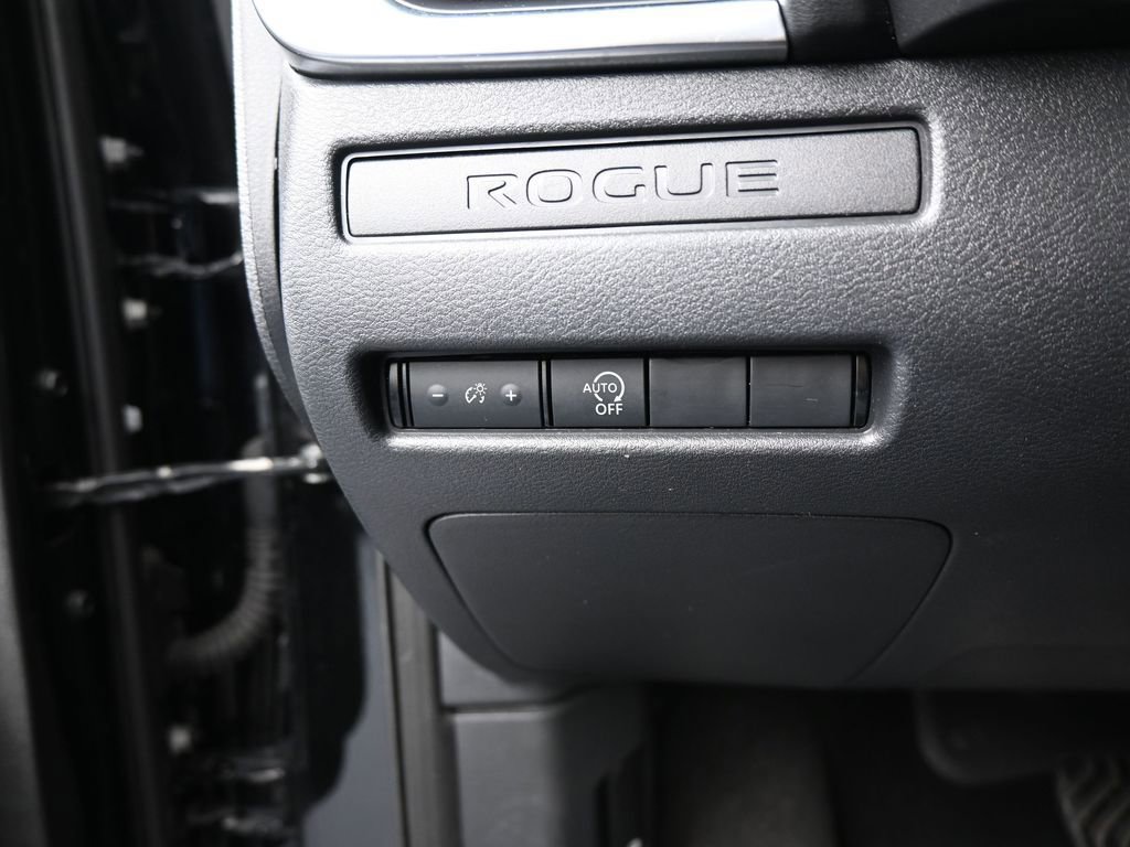 Used 2023 Nissan Rogue S image 33