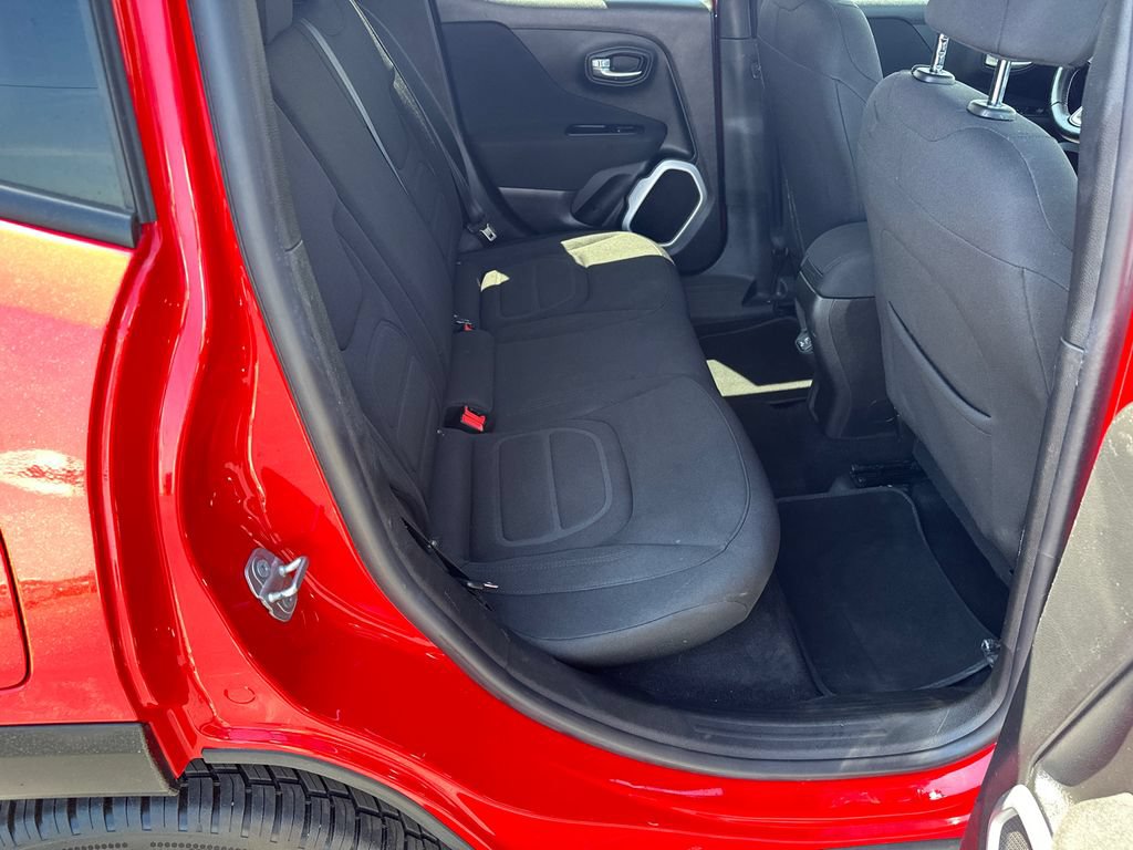 Used 2018 Jeep Renegade Latitude AWD/4WD image 15