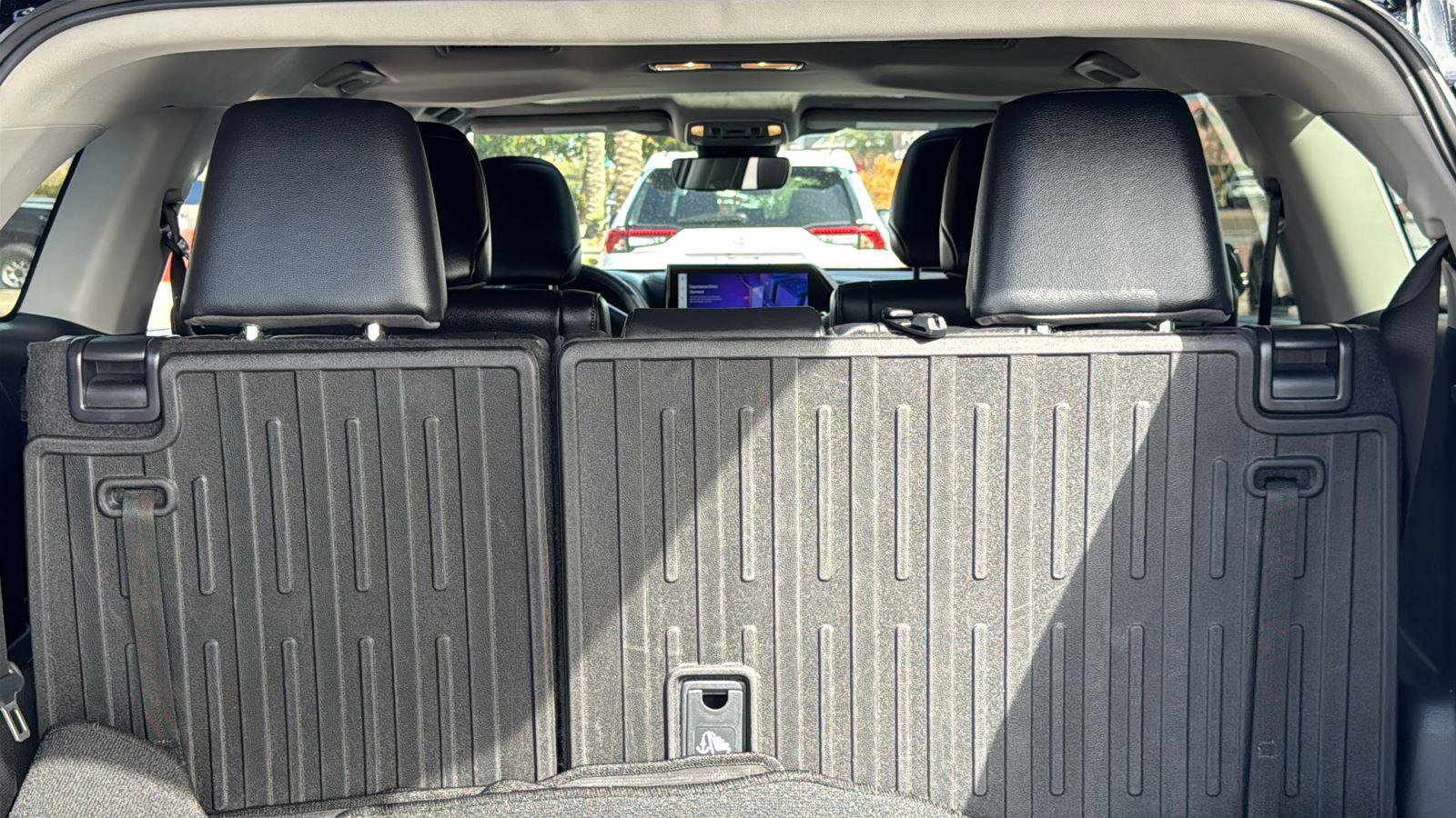 Used 2024 Toyota Highlander Limited image 31