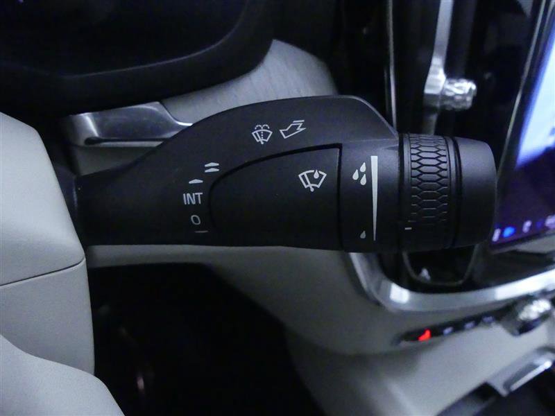 Used 2024 Volvo S60 B5 Plus image 20