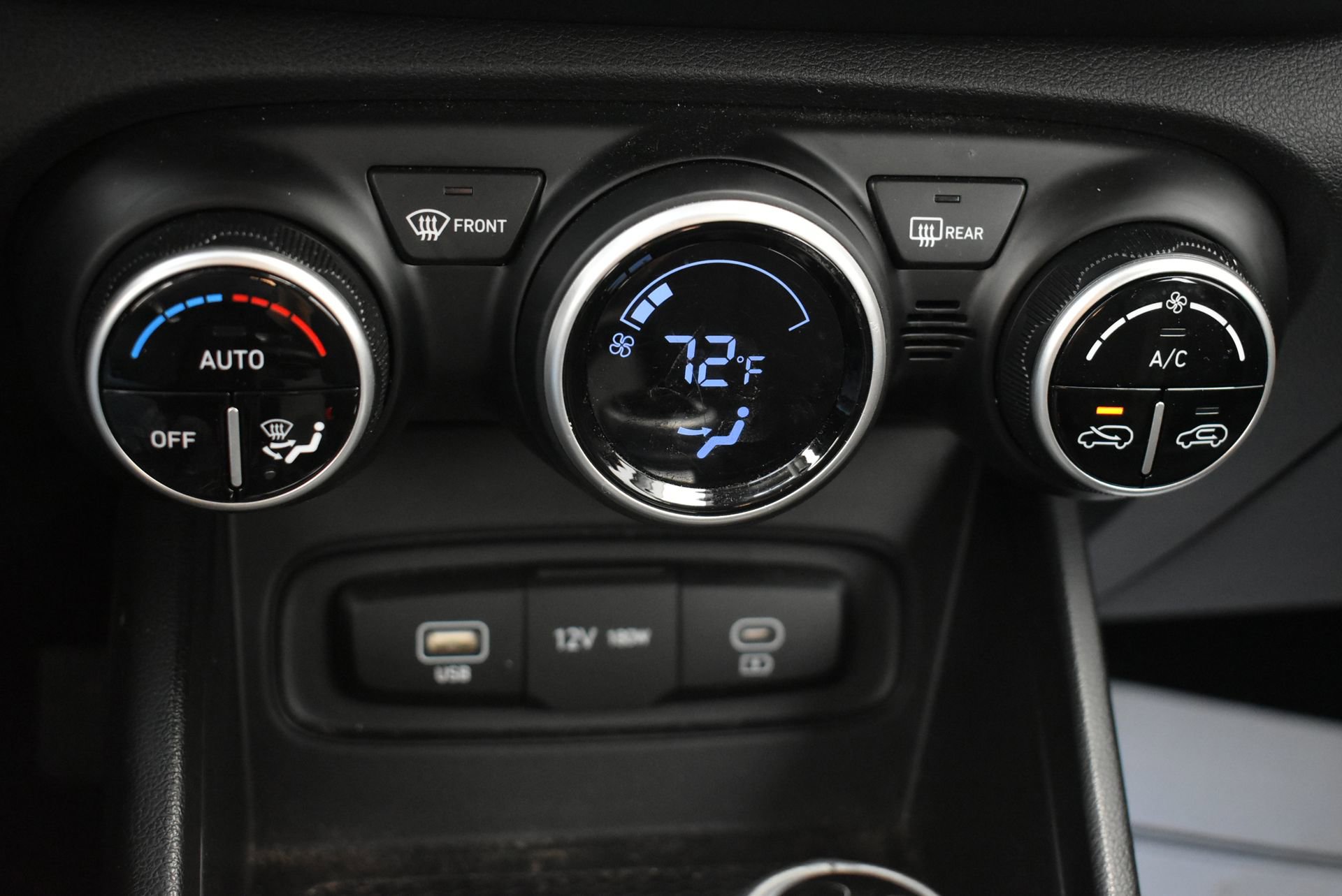 Used 2025 Hyundai Venue SEL FWD image 26