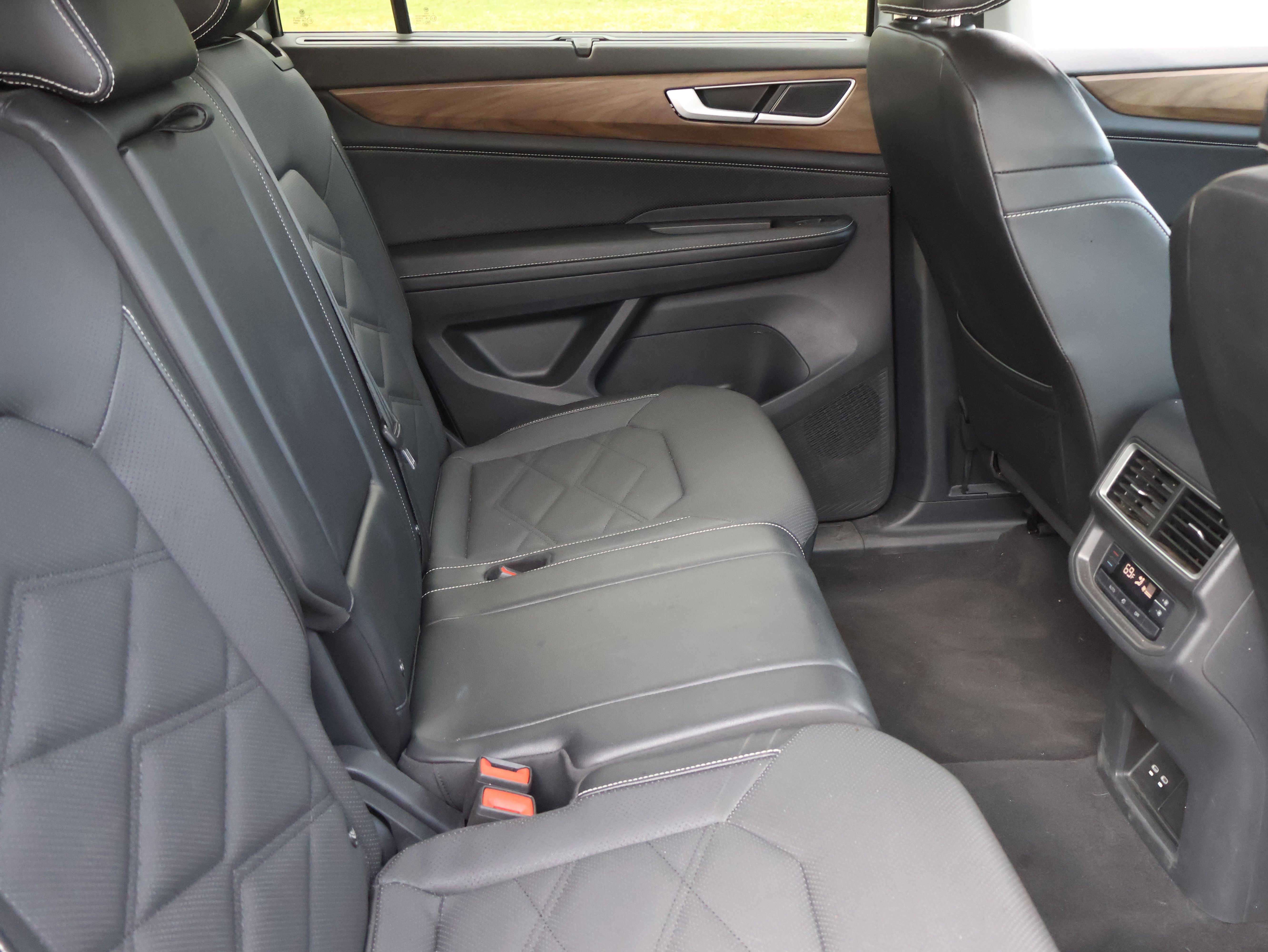 Used 2024 Volkswagen Atlas SE image 21