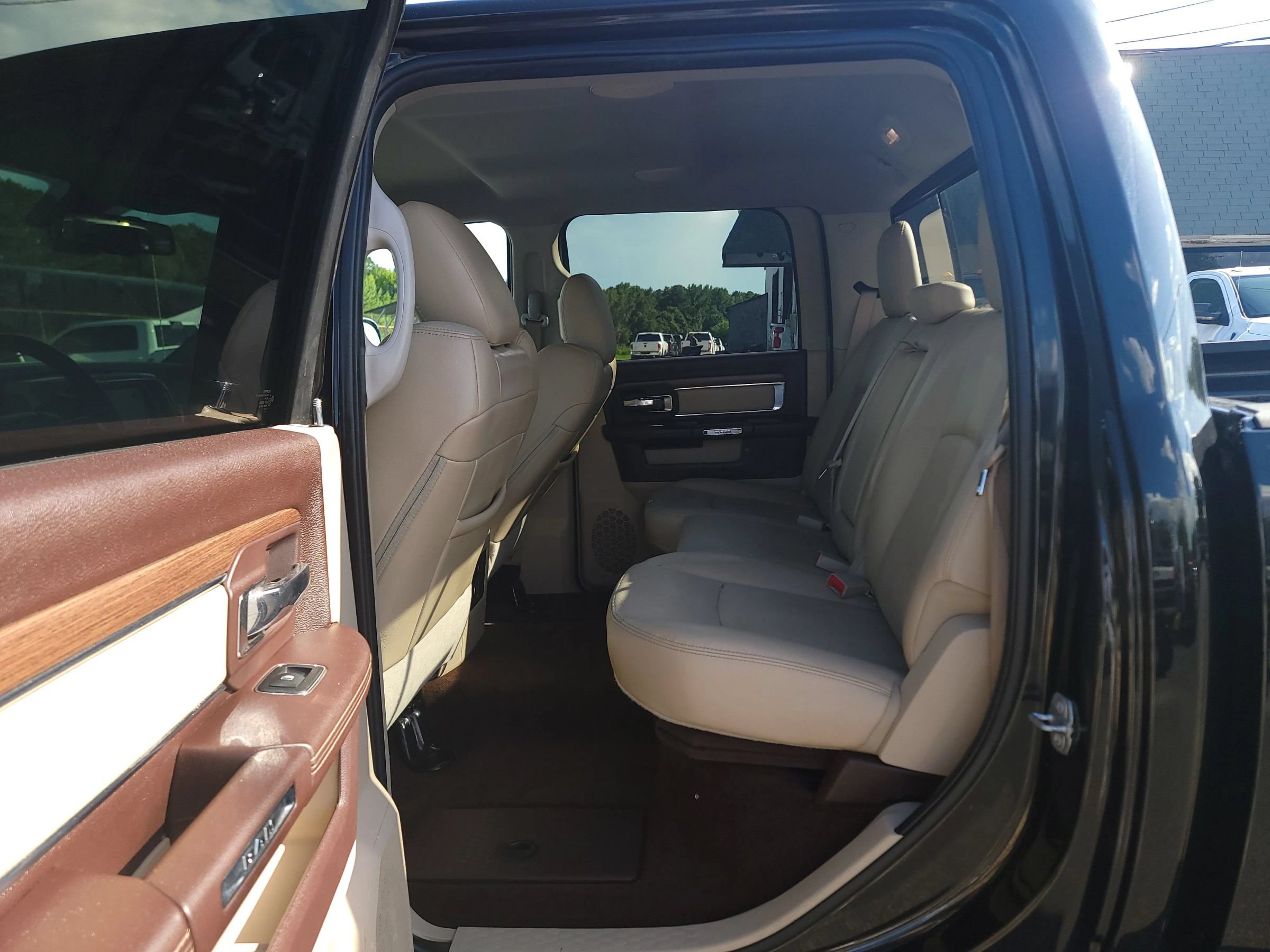 Used 2016 RAM 2500 Laramie RWD image 14