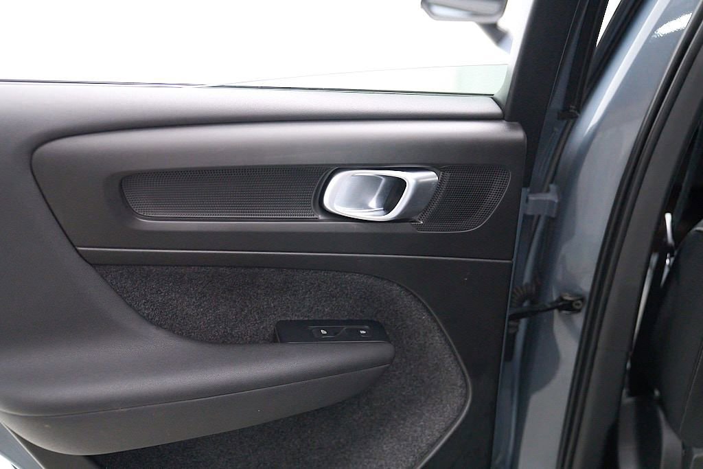 Used 2023 Volvo C40 Recharge Core AWD/4WD image 18