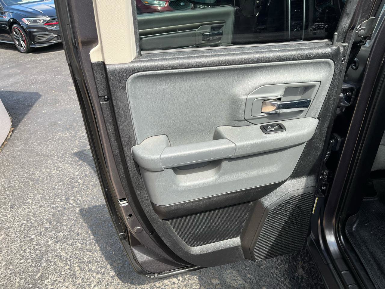 Used 2016 RAM 1500 Classic SLT AWD/4WD image 25