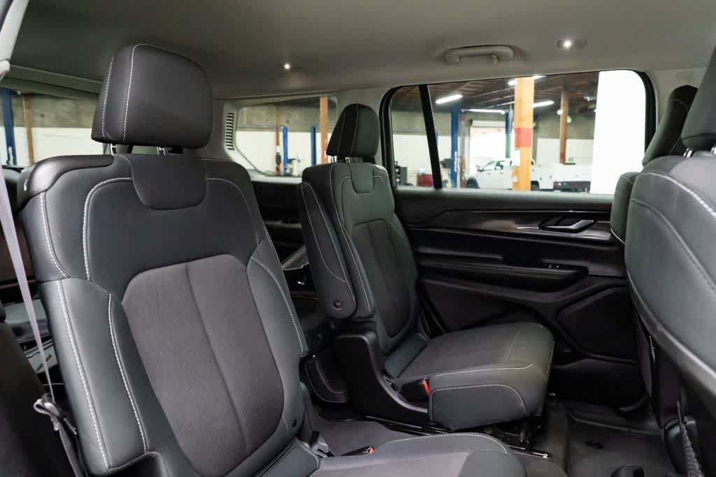Used 2023 Jeep Grand Cherokee L Laredo w/ Trailer Tow Group (B) AWD/4WD image 28