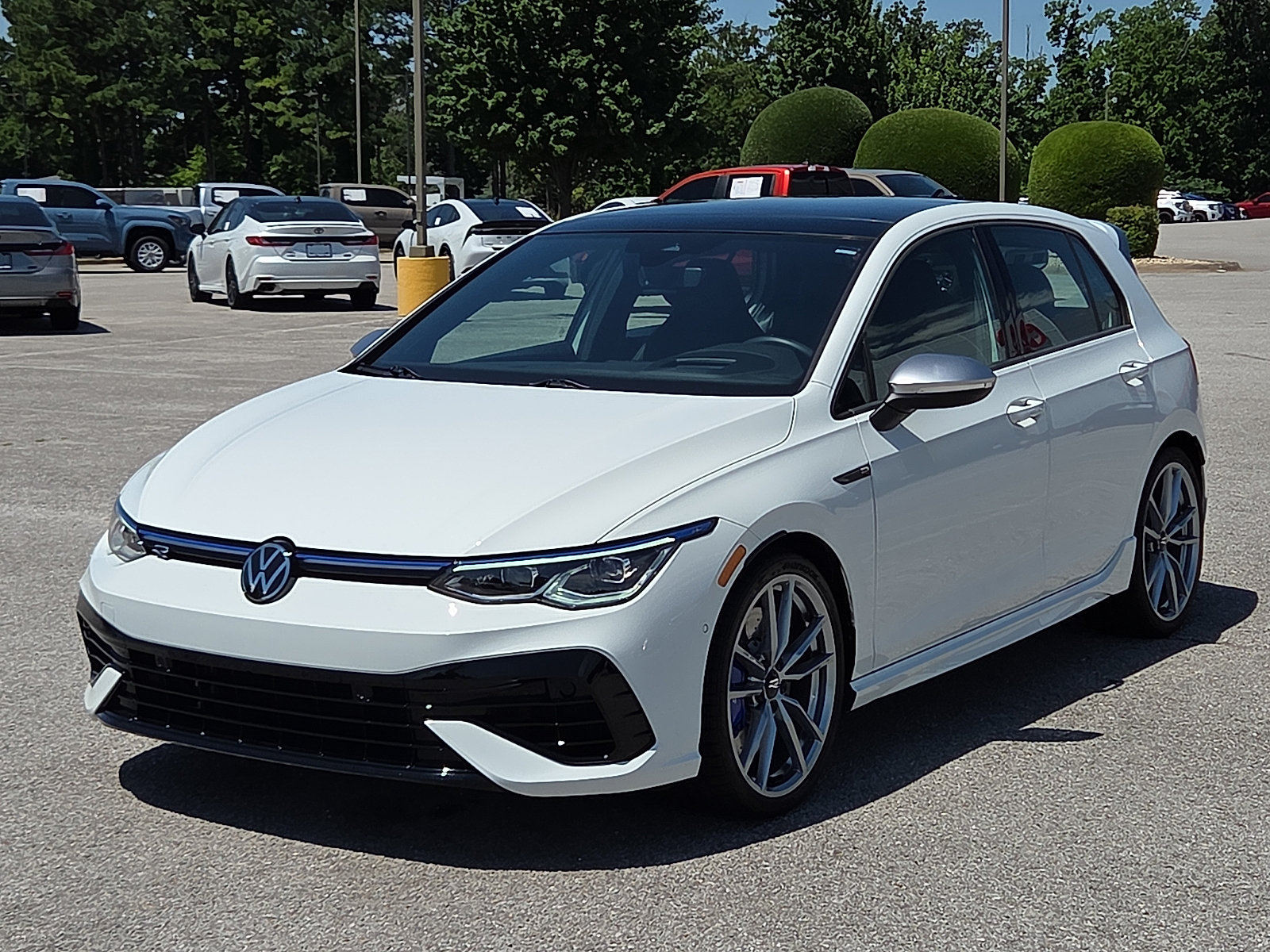 Used 2024 Volkswagen Golf R AWD/4WD image 2