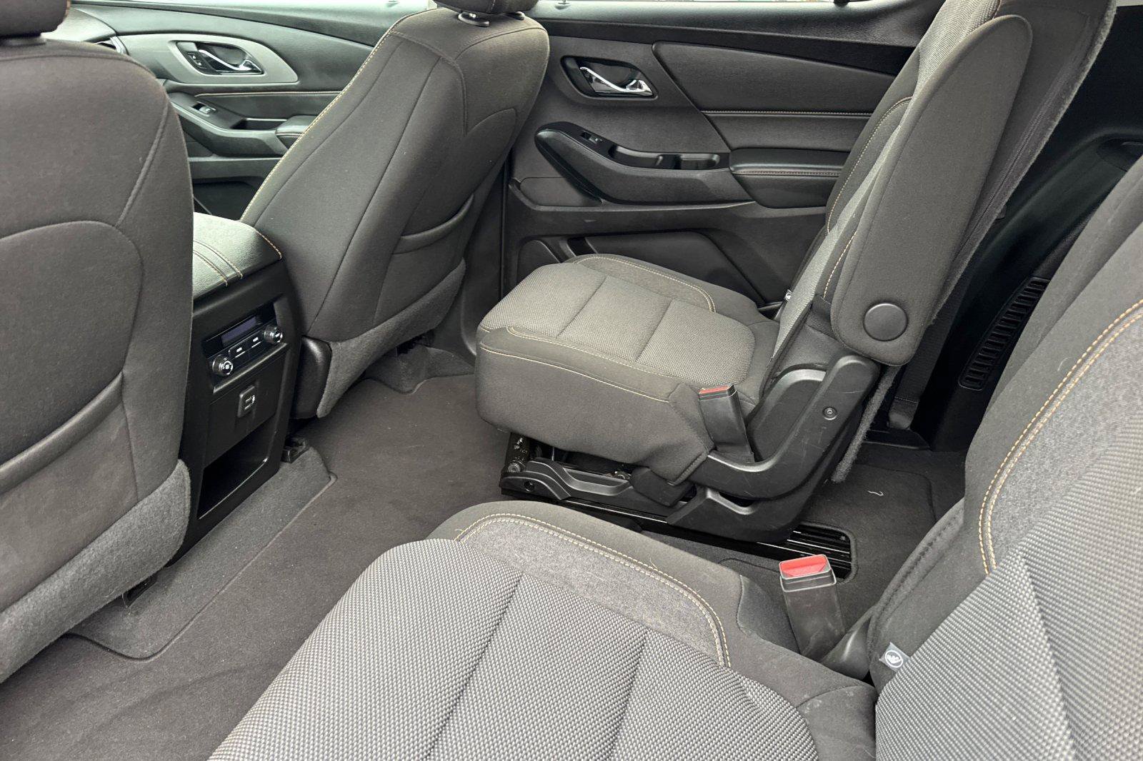 Used 2019 Chevrolet Traverse LT FWD image 14