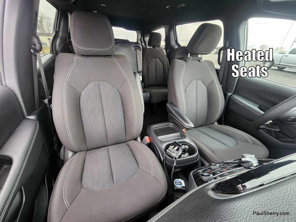 Used 2024 Chrysler Pacifica Touring image 4