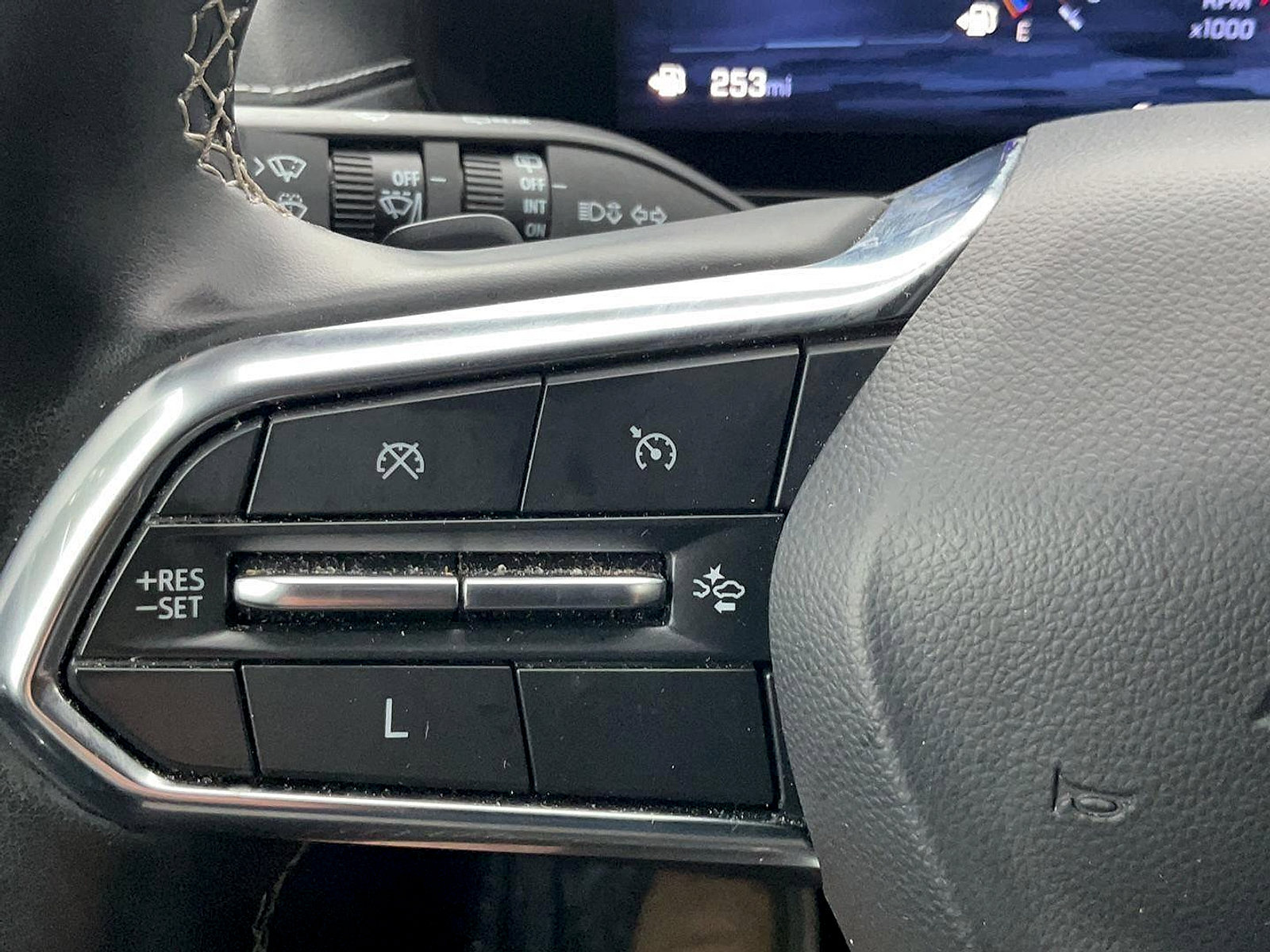 Used 2025 Chevrolet Traverse LT FWD image 26