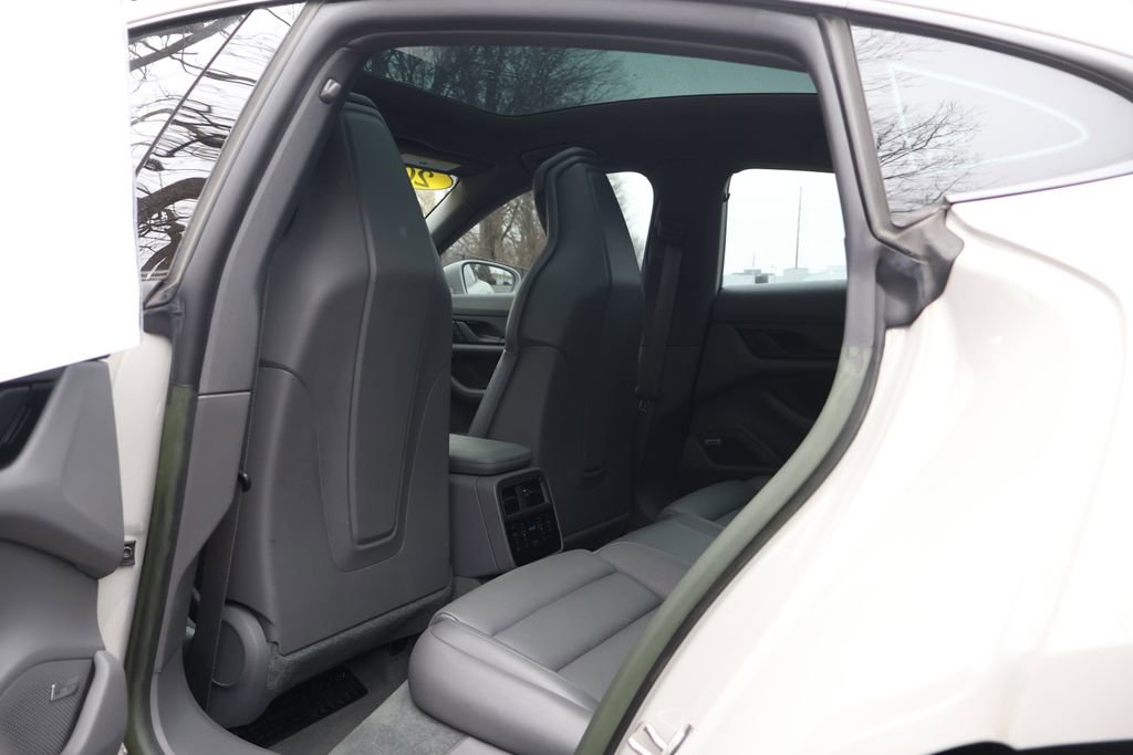 Used 2022 Porsche Taycan image 45