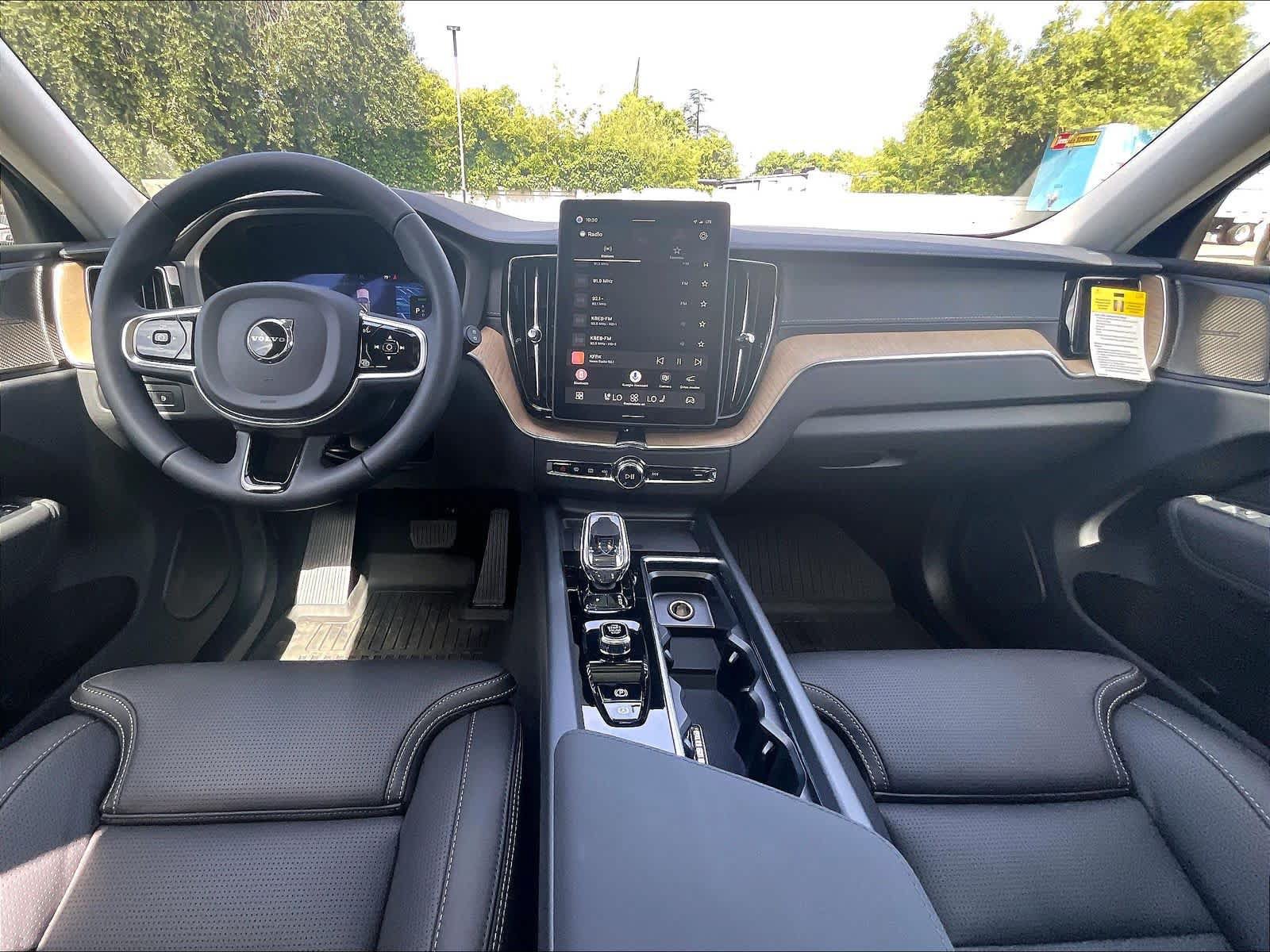 New 2026 Volvo XC60 T8 Ultra w/ Climate Package AWD/4WD image 7