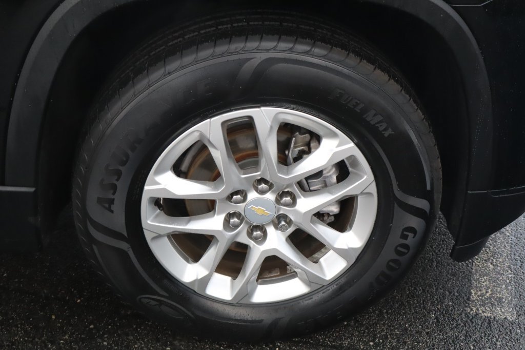Used 2021 Chevrolet Traverse LS FWD image 17