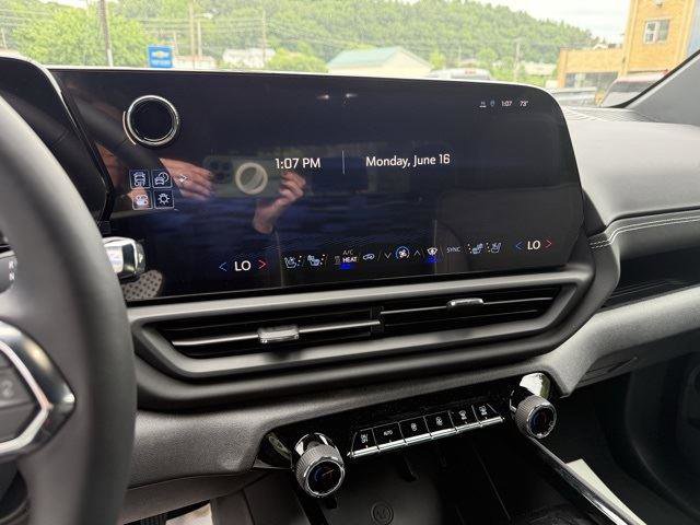 New 2025 Chevrolet Silverado EV LT image 12