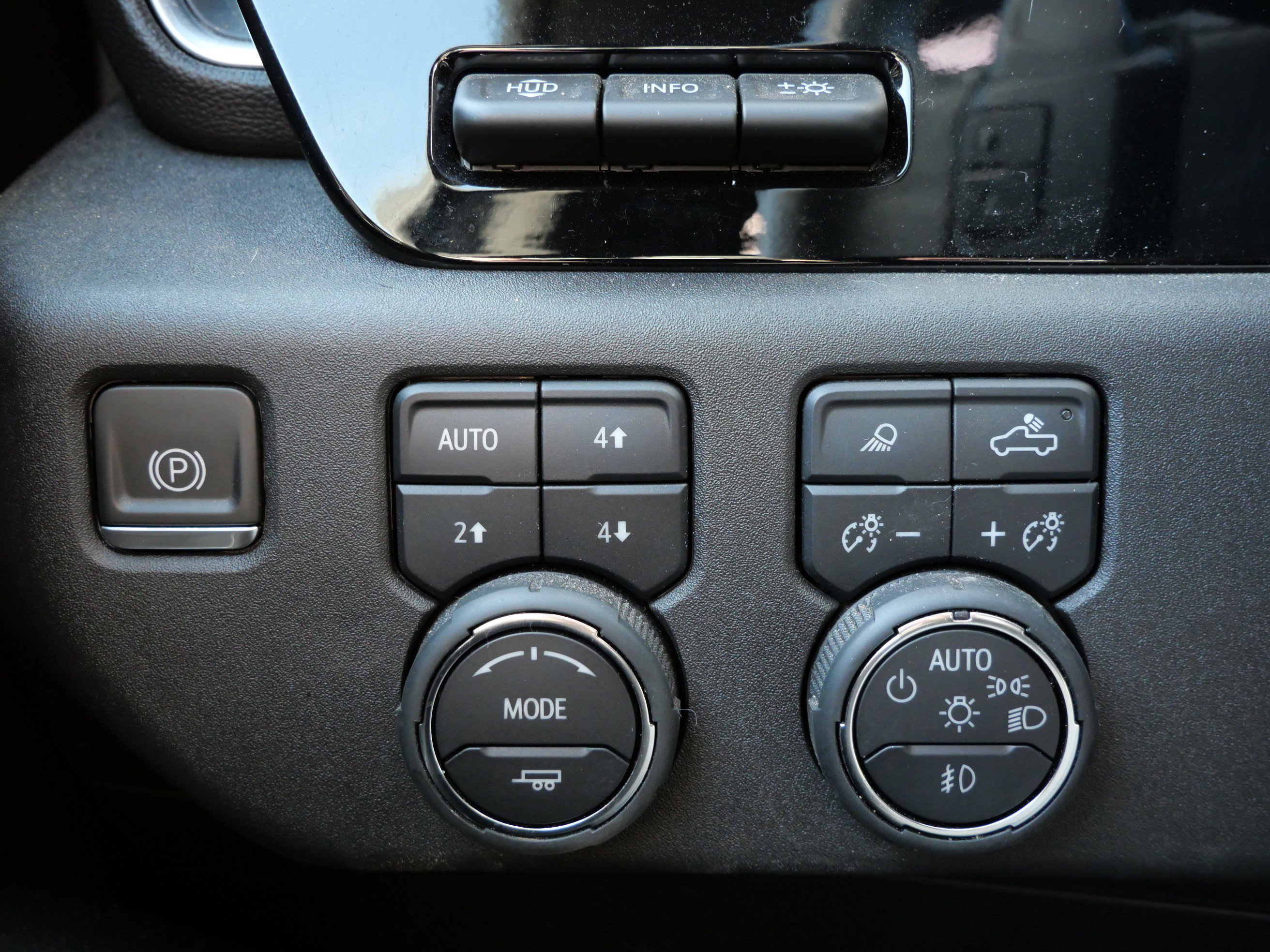 Used 2024 Chevrolet Silverado 1500 High Country w/ Technology Package image 14