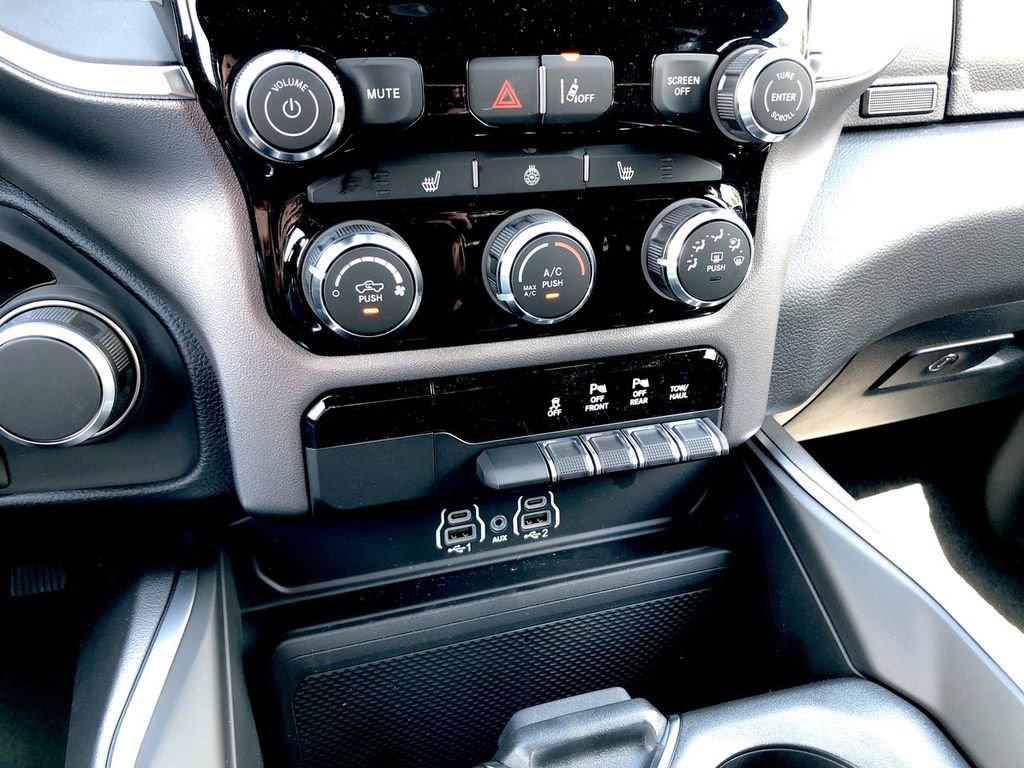 New 2026 RAM 1500 4x4 Crew Cab image 29